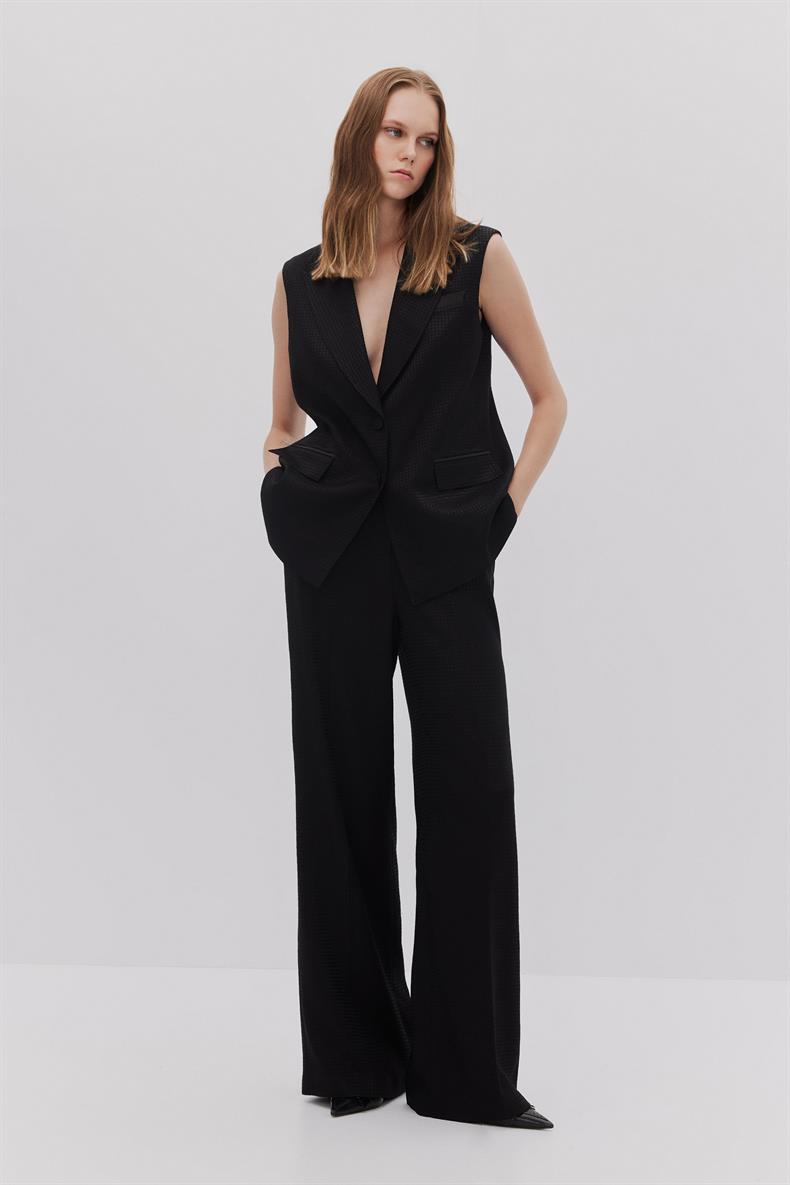 KAZAYAKLI JAKARLI SATEN GARNİLİ BLAZER PANTOLON TAKIM