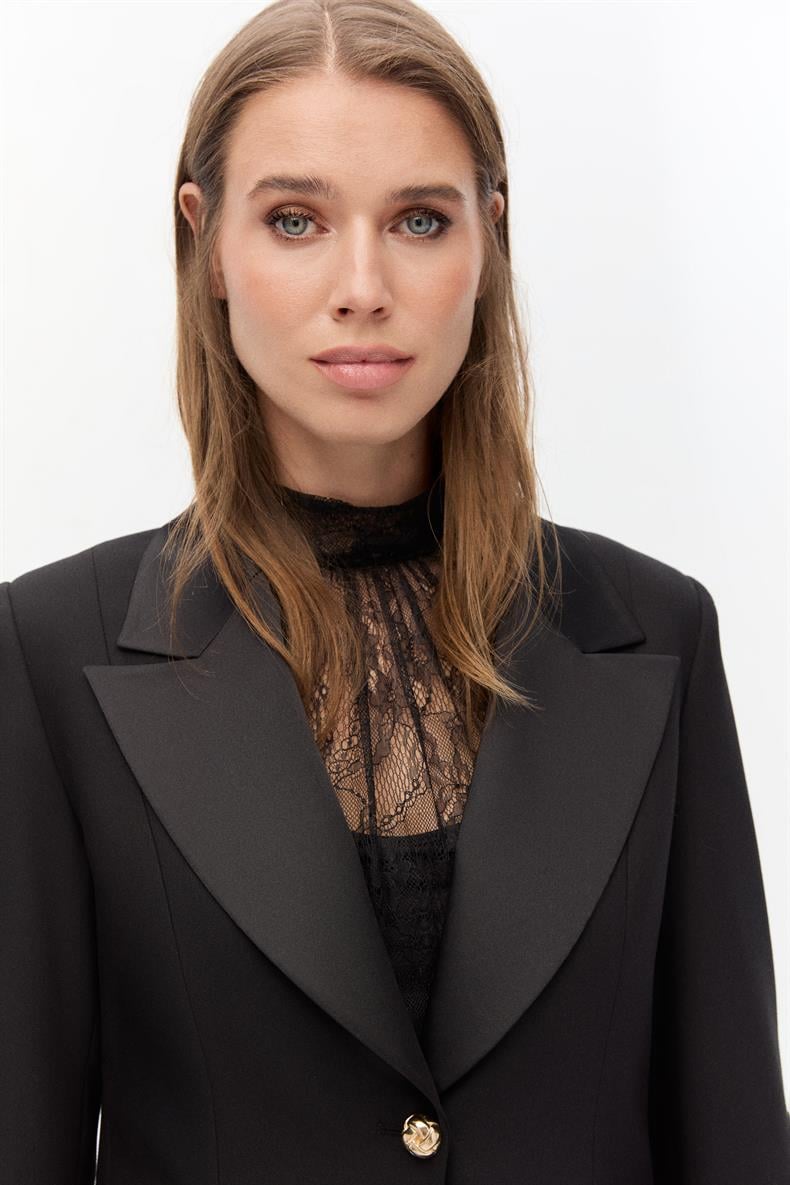 Saten yakalı blazer takım