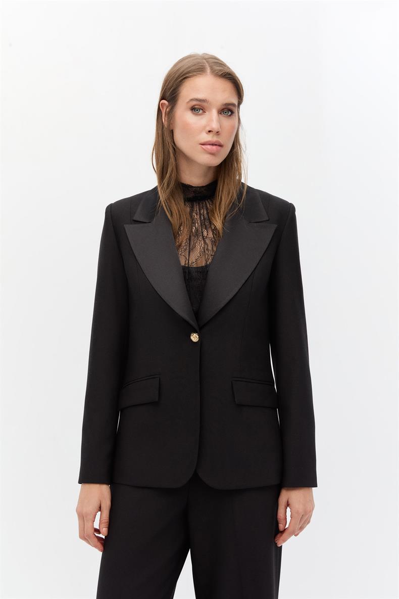 Saten yakalı blazer takım