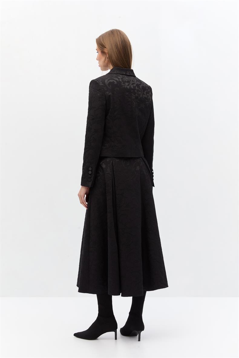 Desenli jakar etekli takım