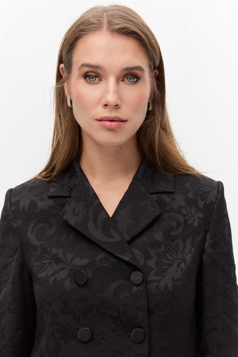 Desenli jakar etekli takım