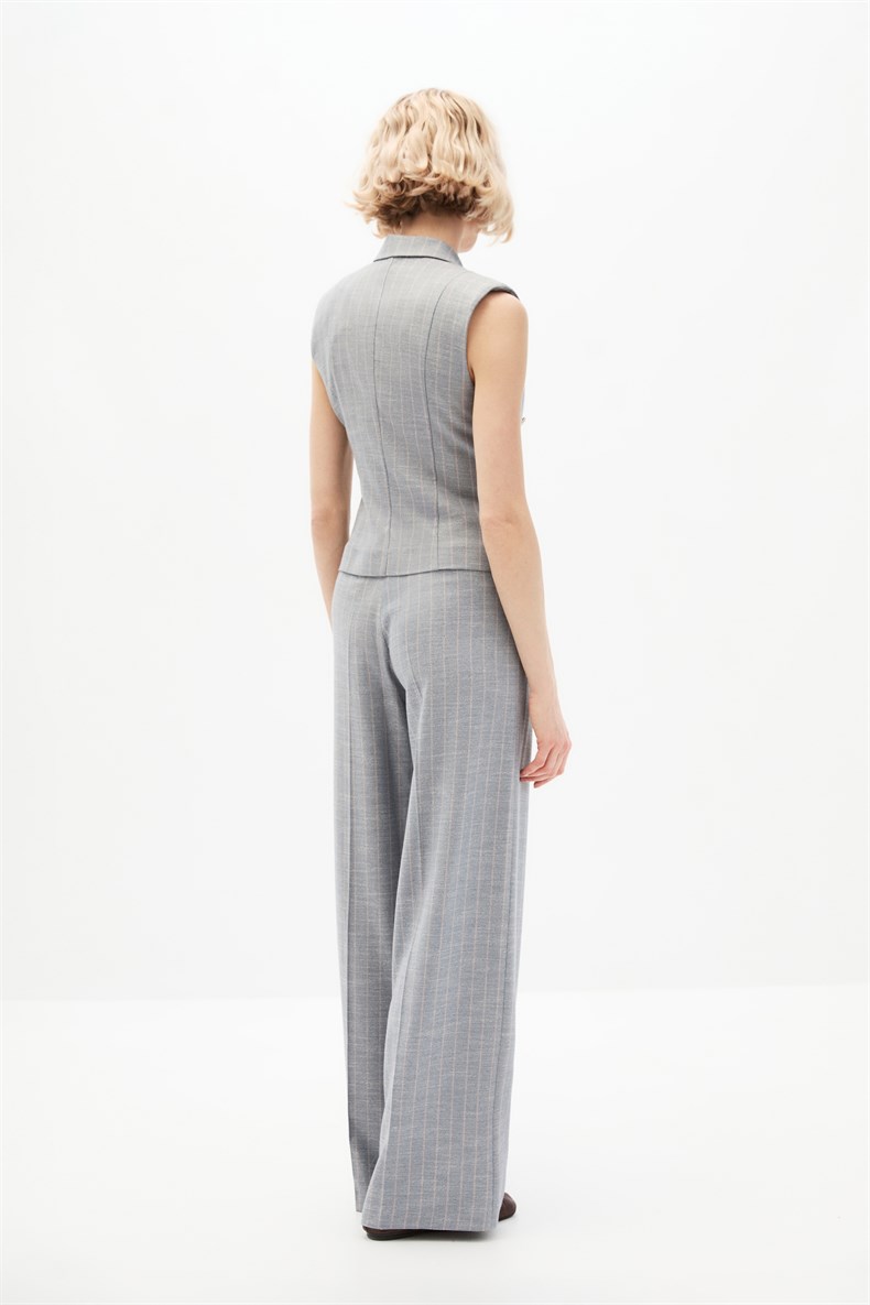 2077-0233 SUIT (P)