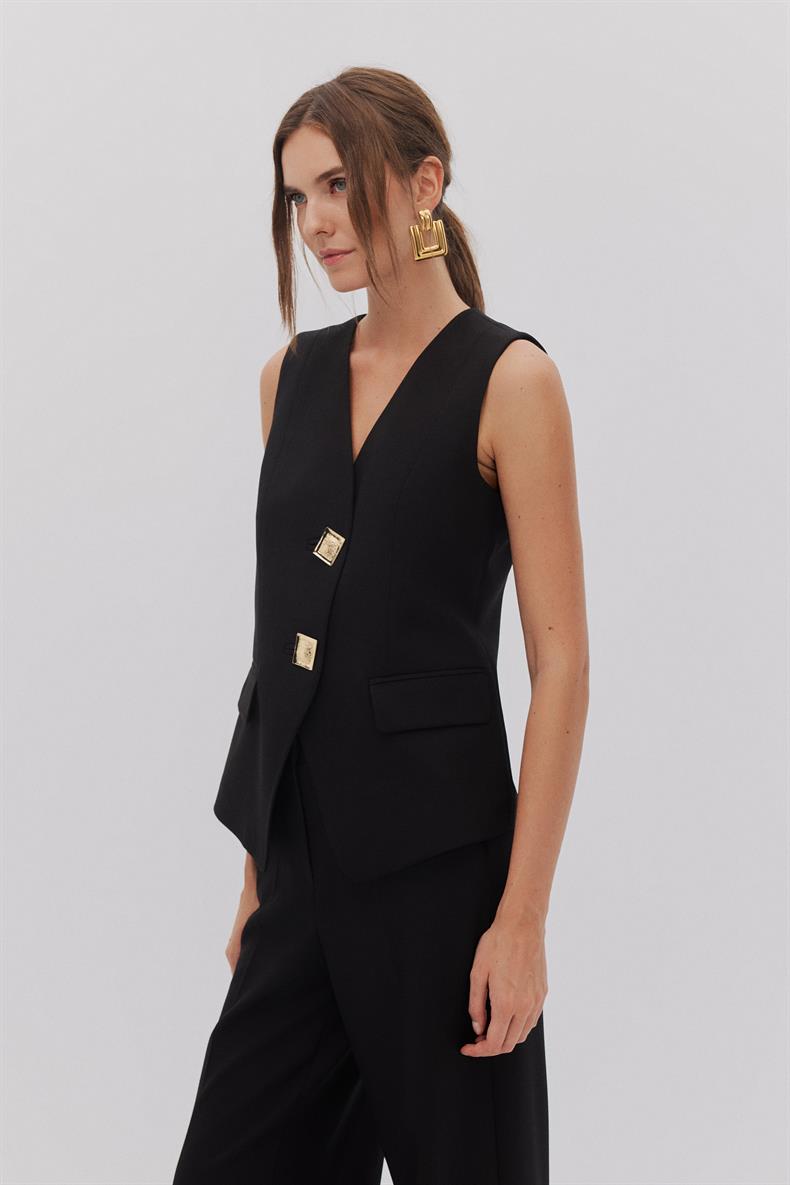 DÜĞME DETAYLI V YAKA YELEK PANTOLON TAKIM