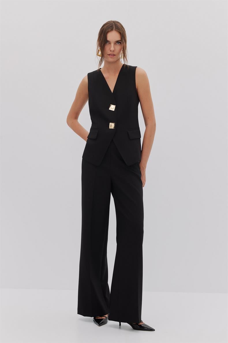 DÜĞME DETAYLI V YAKA YELEK PANTOLON TAKIM