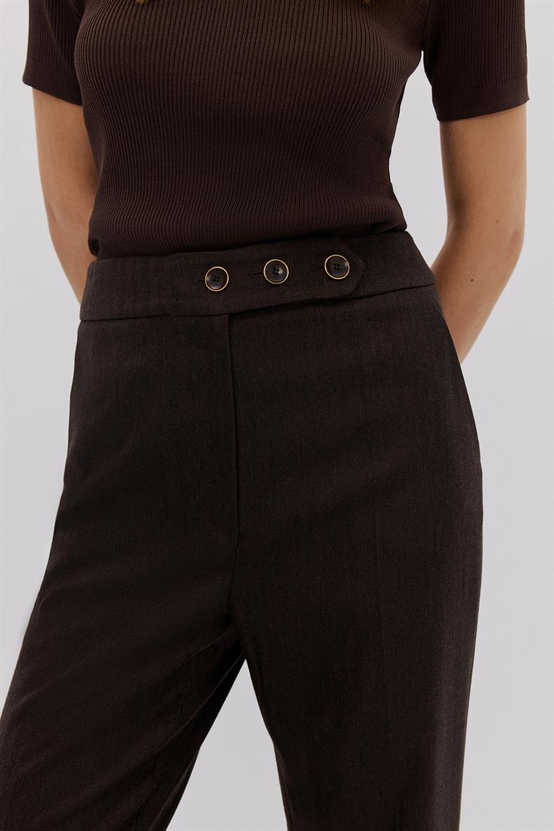 KEMERİ DÜĞME DETAYLI BORU PAÇA PANTOLON