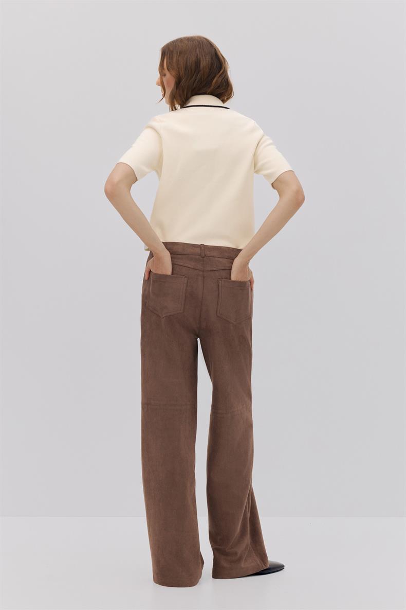 SÜET DİKİŞ DETAYLI BORU PAÇA PANTOLON