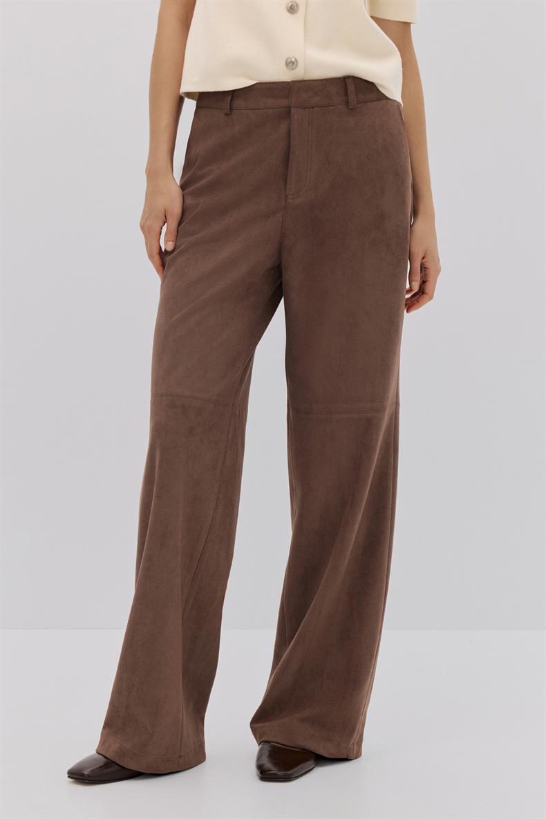 SÜET DİKİŞ DETAYLI BORU PAÇA PANTOLON