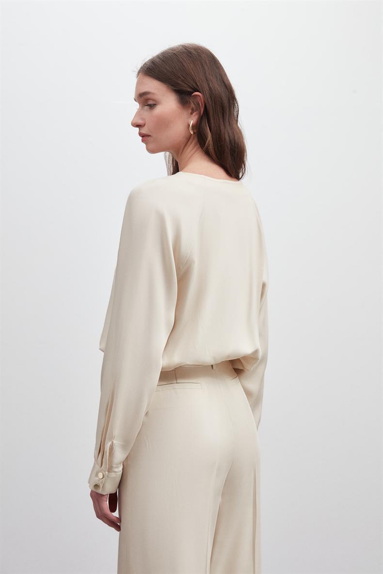 BELİ LASTİK DETAYLI BLUZ VE PANTOLON TAKIM