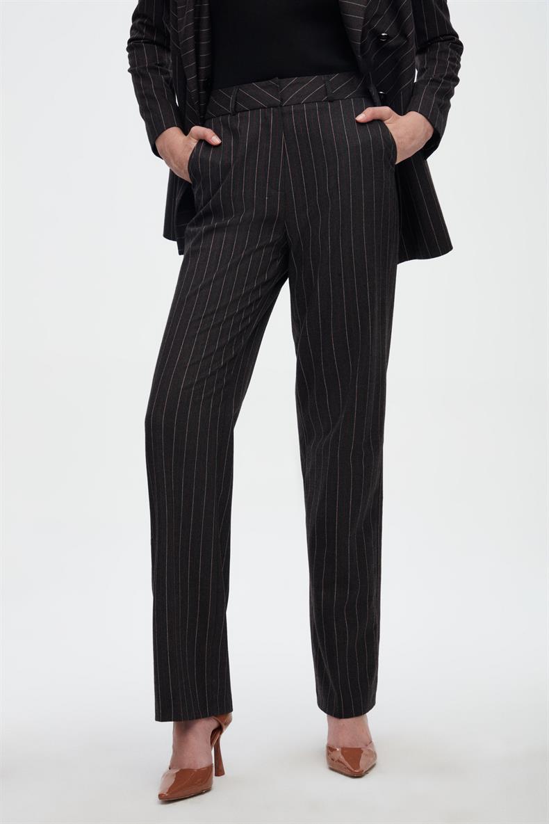 ÇİZGİLİ KRUVAZE BLAZER TAKIM