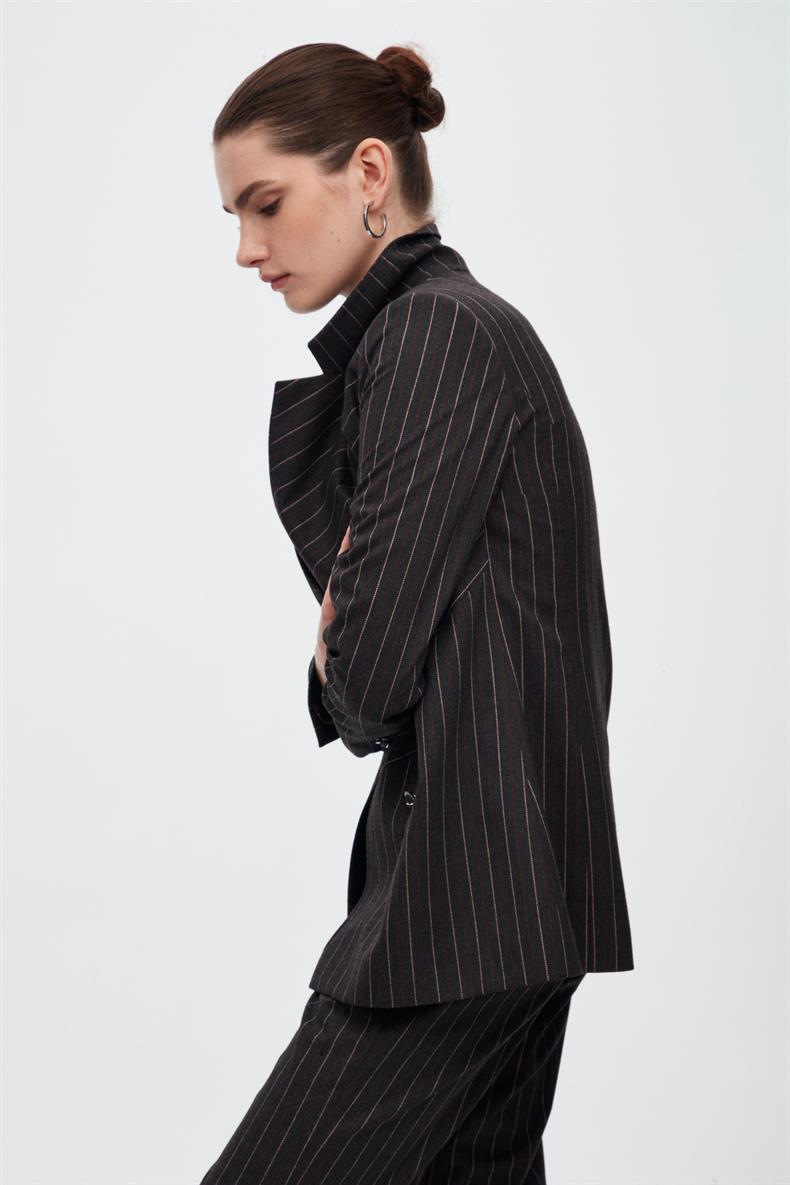 ÇİZGİLİ KRUVAZE BLAZER TAKIM