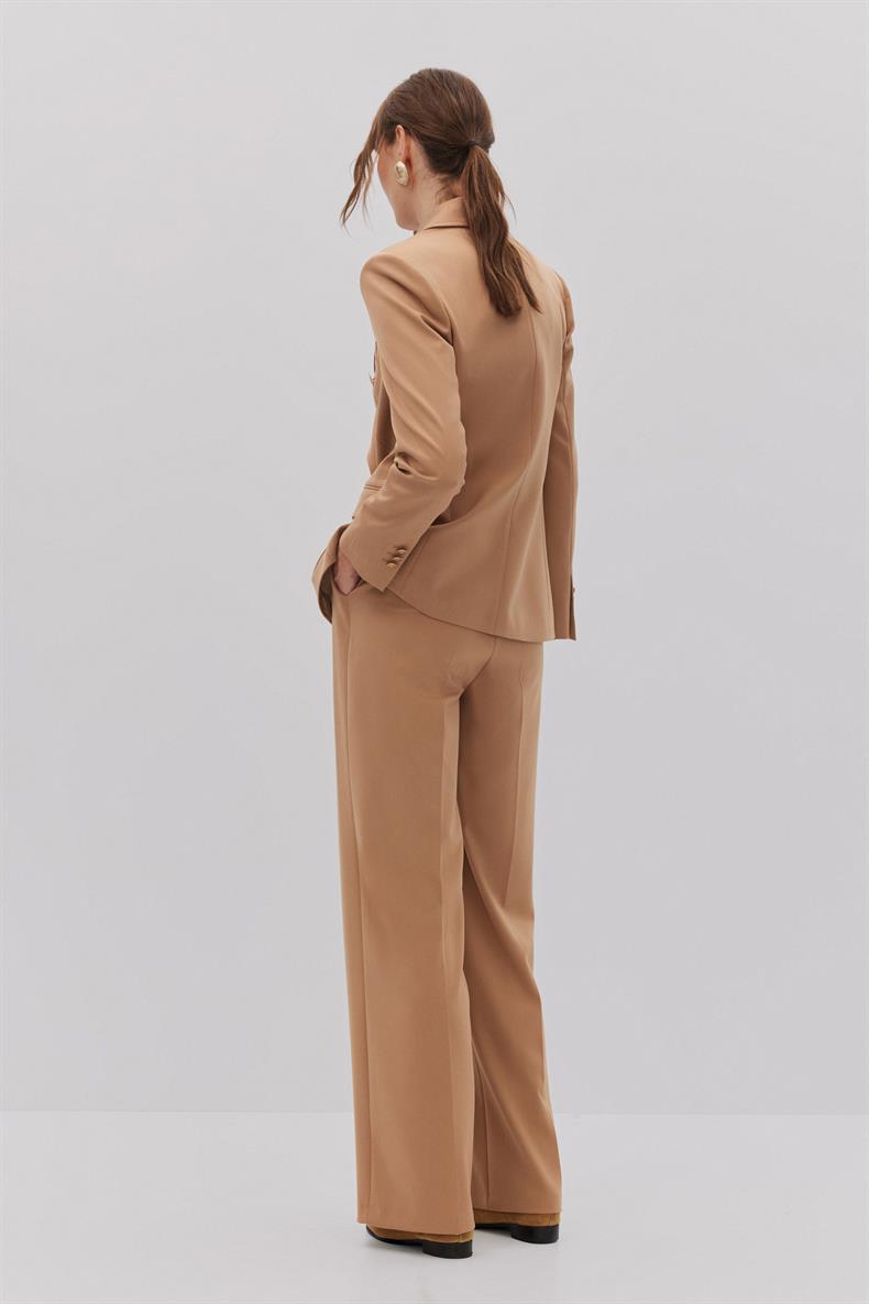 DİKİŞ DETAYLI KRUVAZE BLAZER PANTOLON TAKIM