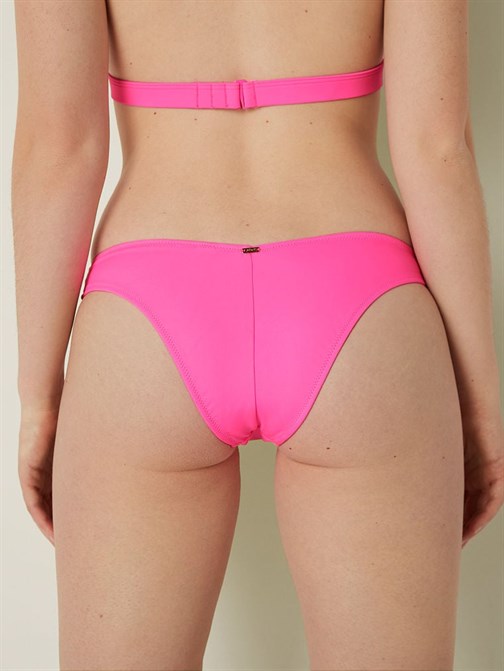 Önü V Derin Bacak Kesim Bikini Altı