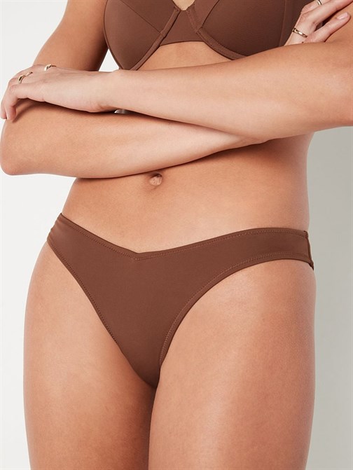 Önü V Derin Bacak Kesim Bikini Altı