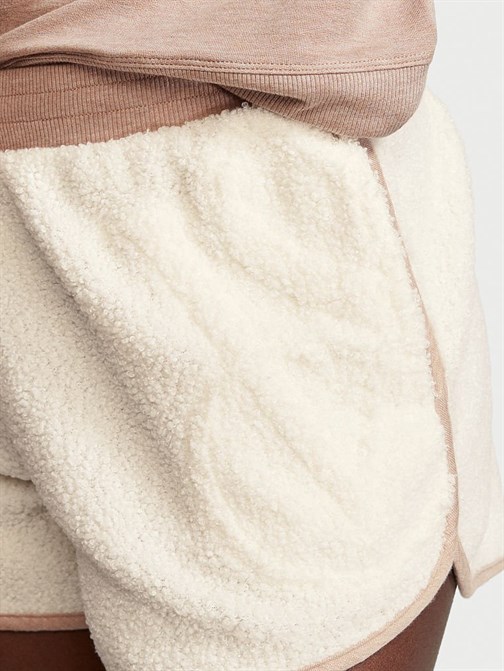 Peluş Polar Detaylı Modal Havlu Kapüşonlu ve Şort Takımı