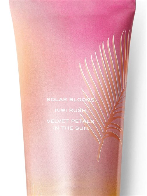 Velvet Petals Sunkissed Vücut Losyonu