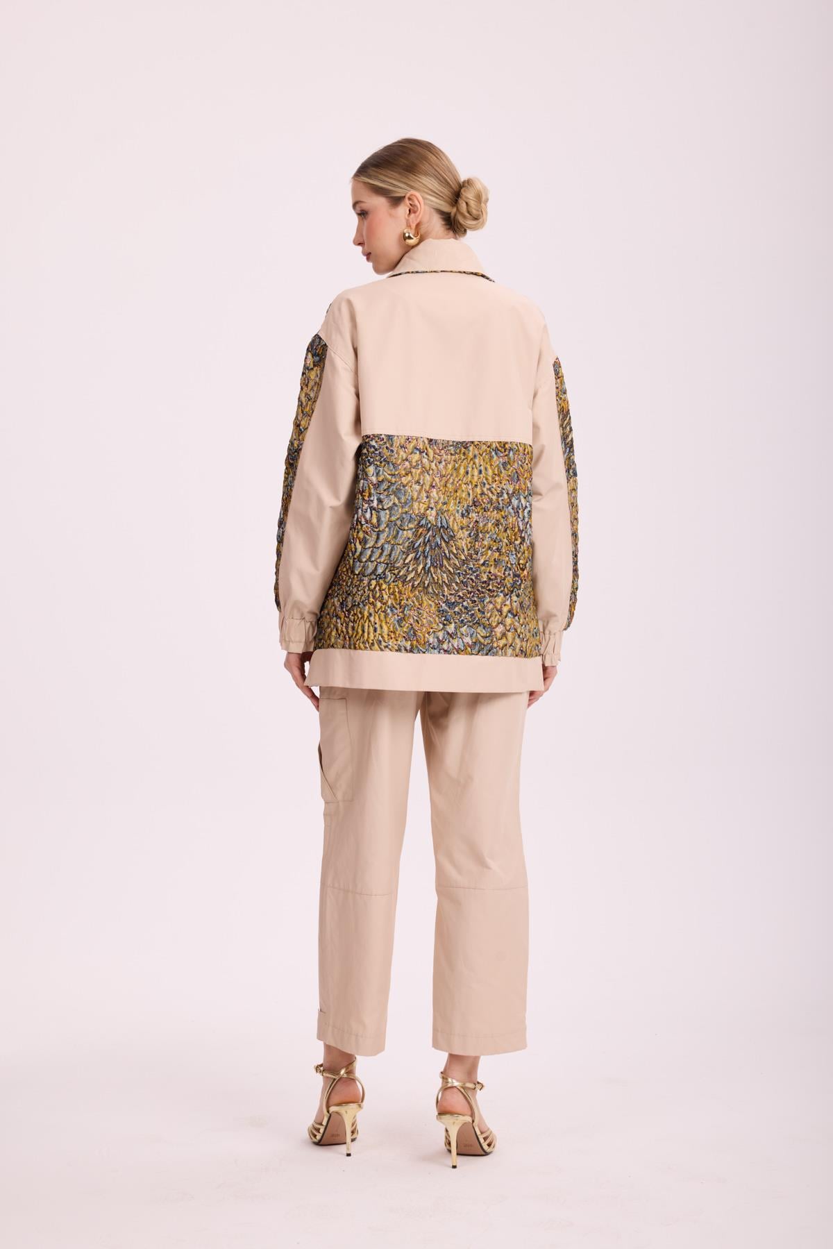 CEP DETAY JAKAR GARNİ TAKIM BEJ