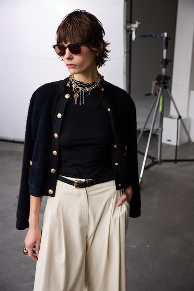 DÜĞME DETAY MİDİ TRİKO HIRKA SİYAH