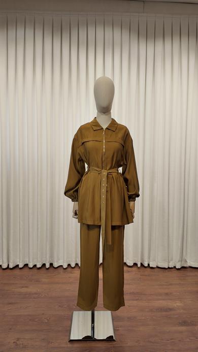 NAKIŞLI KEMERLİ TAKIM CAMEL