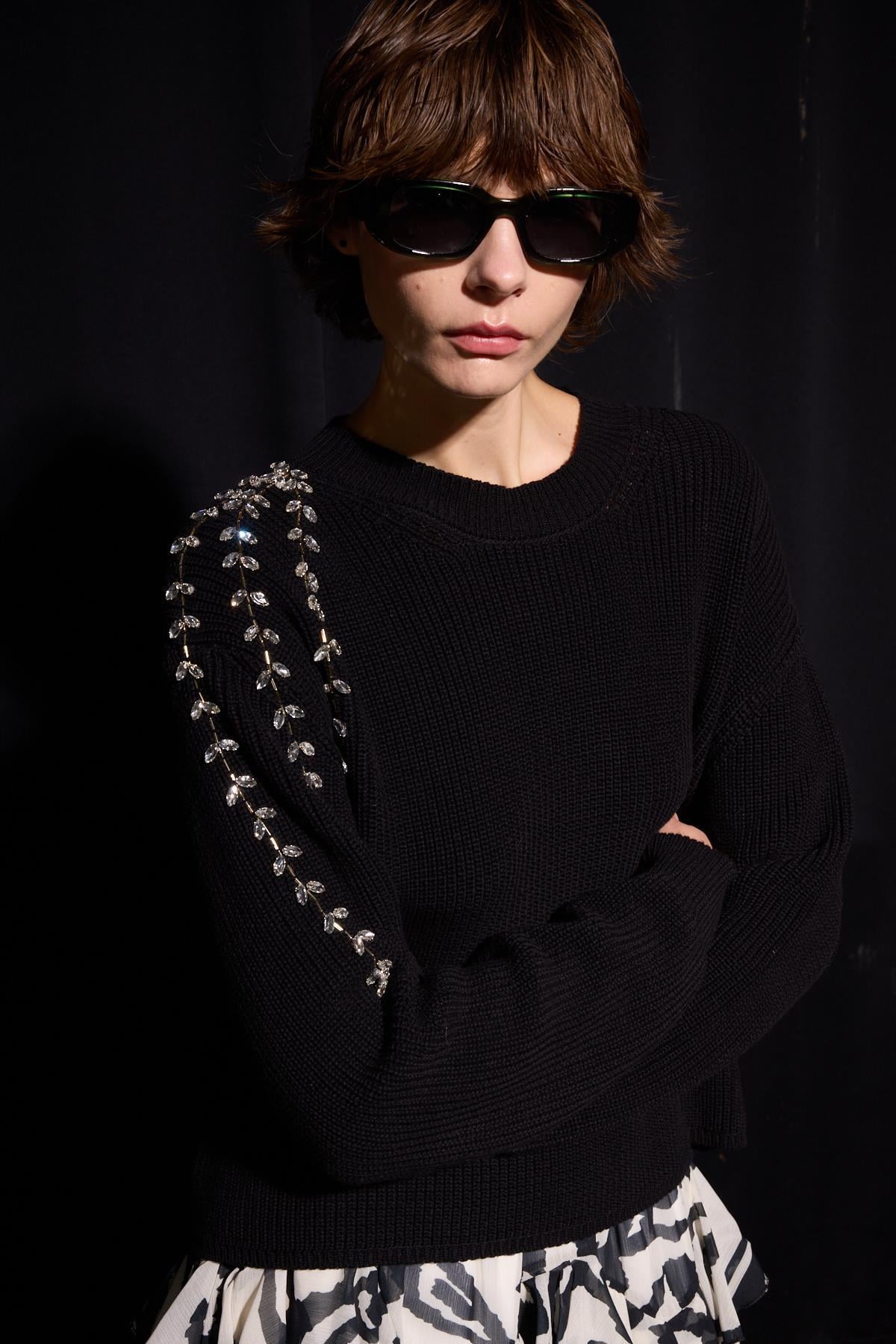 TAŞ İŞLEMELİ TRİKO BLUZ SİYAH