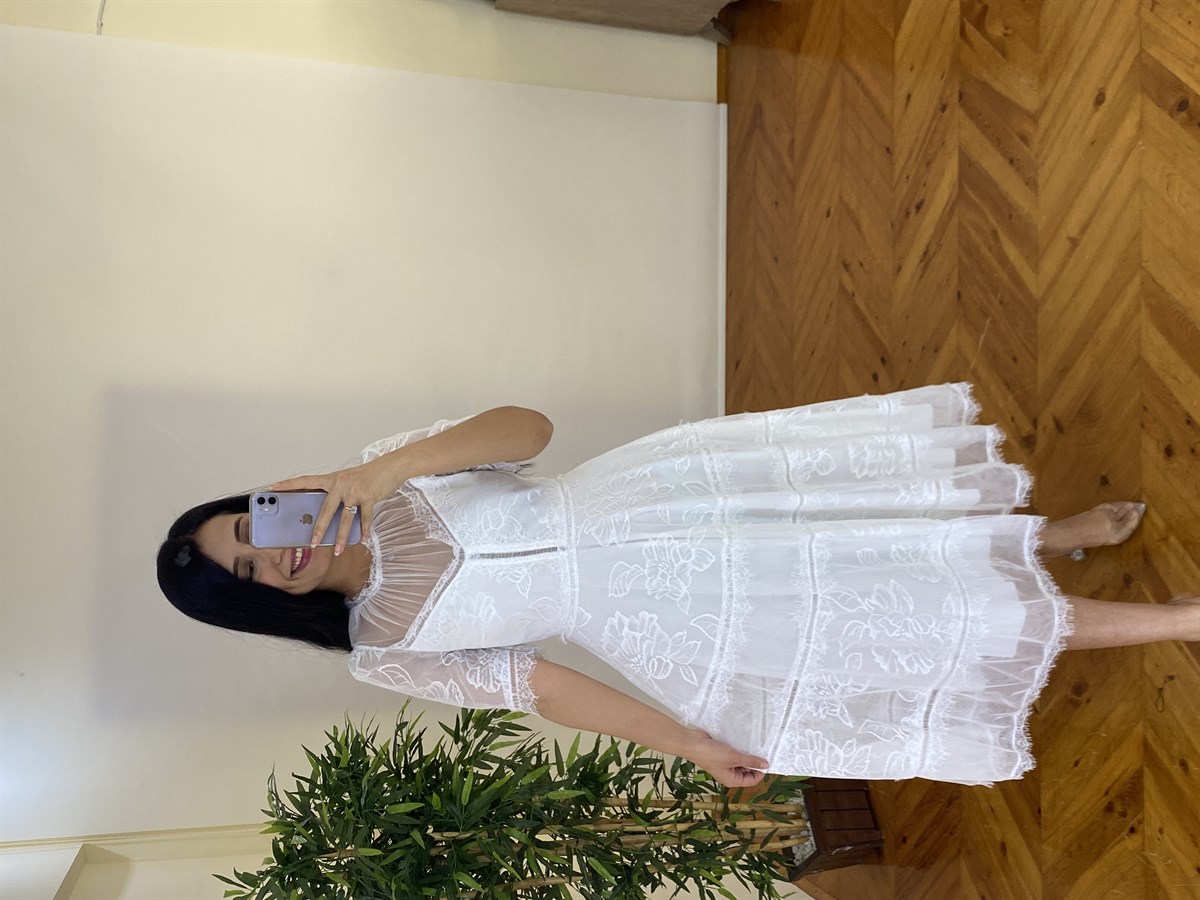 Kadın Beyaz Dantelli Tasarım Elbise