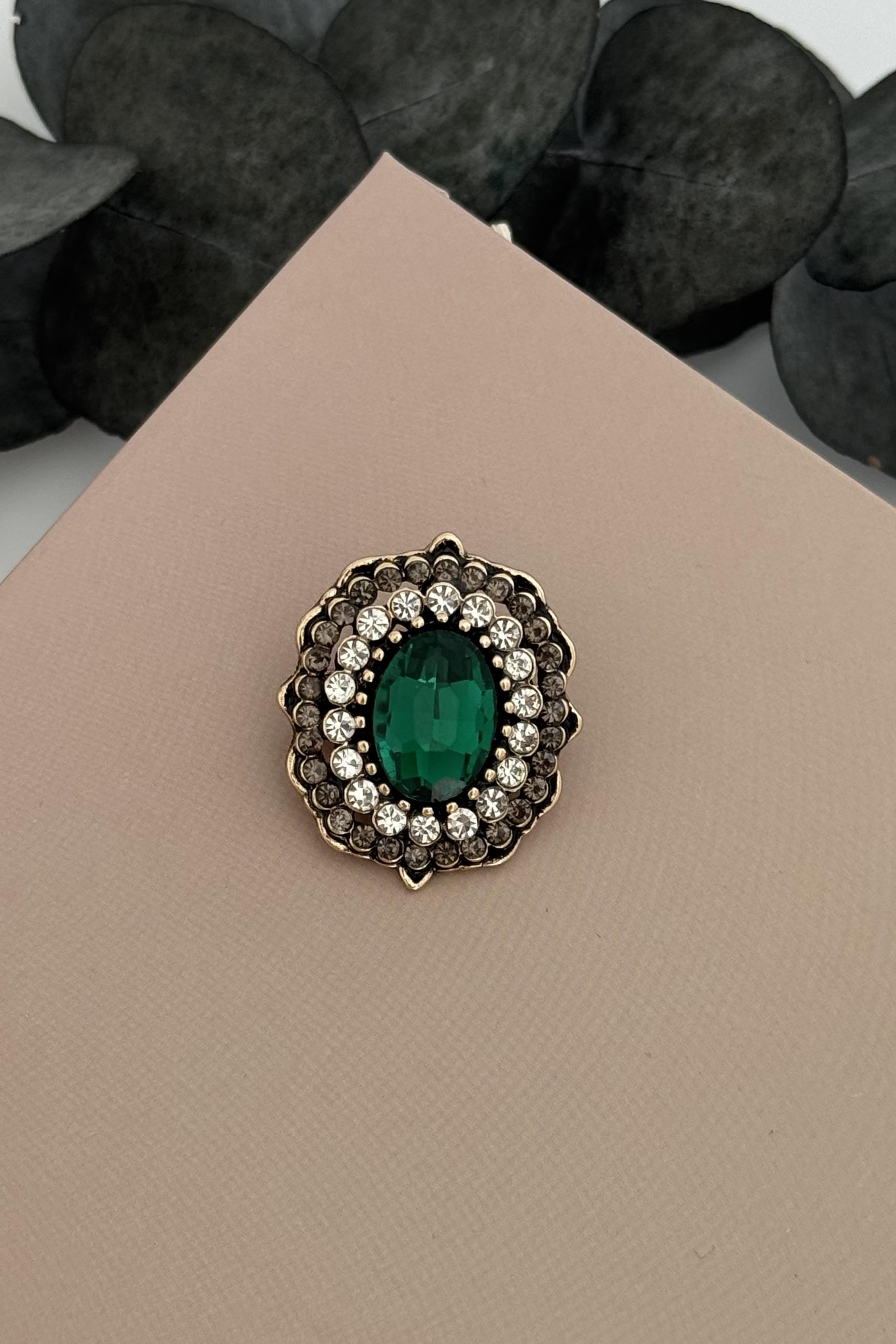 Emerald Relic Broş