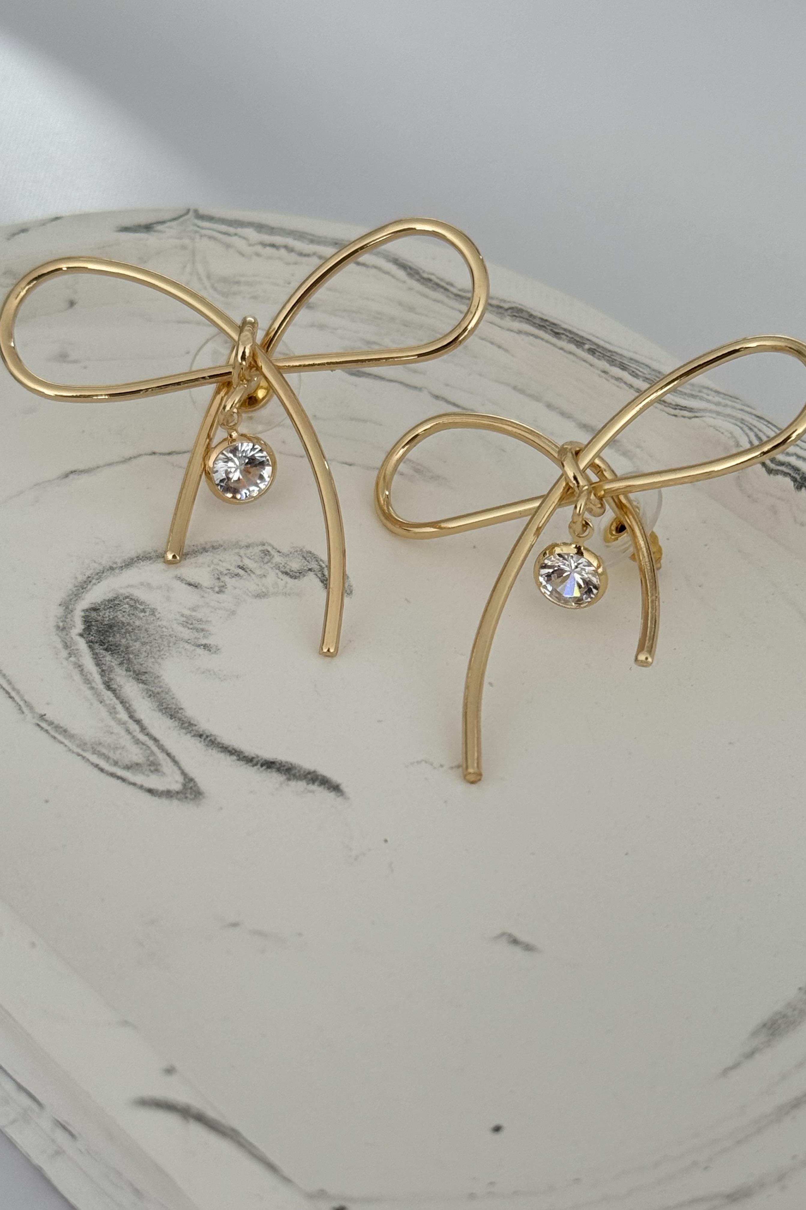 Fiyonk Taşlı Küpe