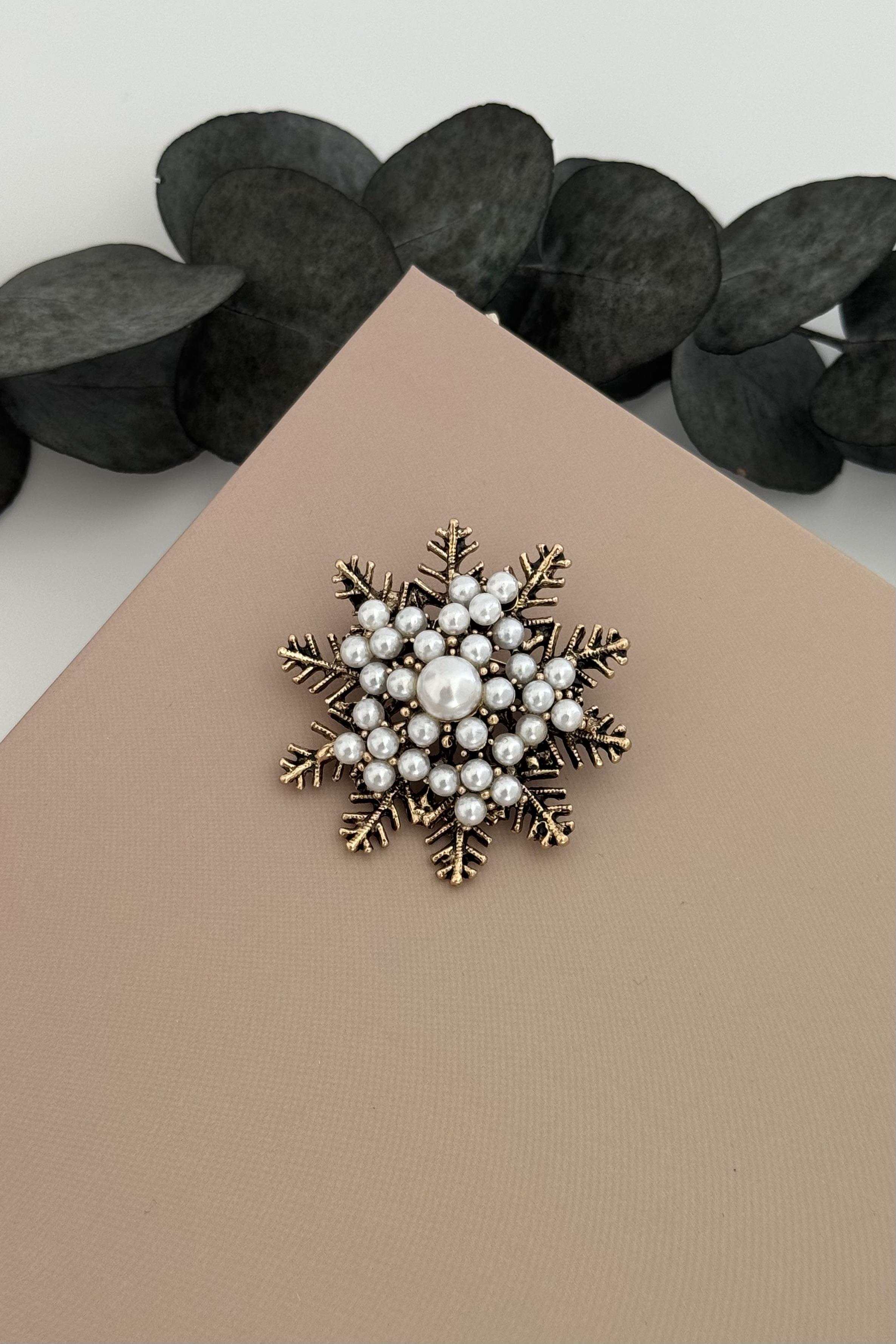 Frost Pearl Broş