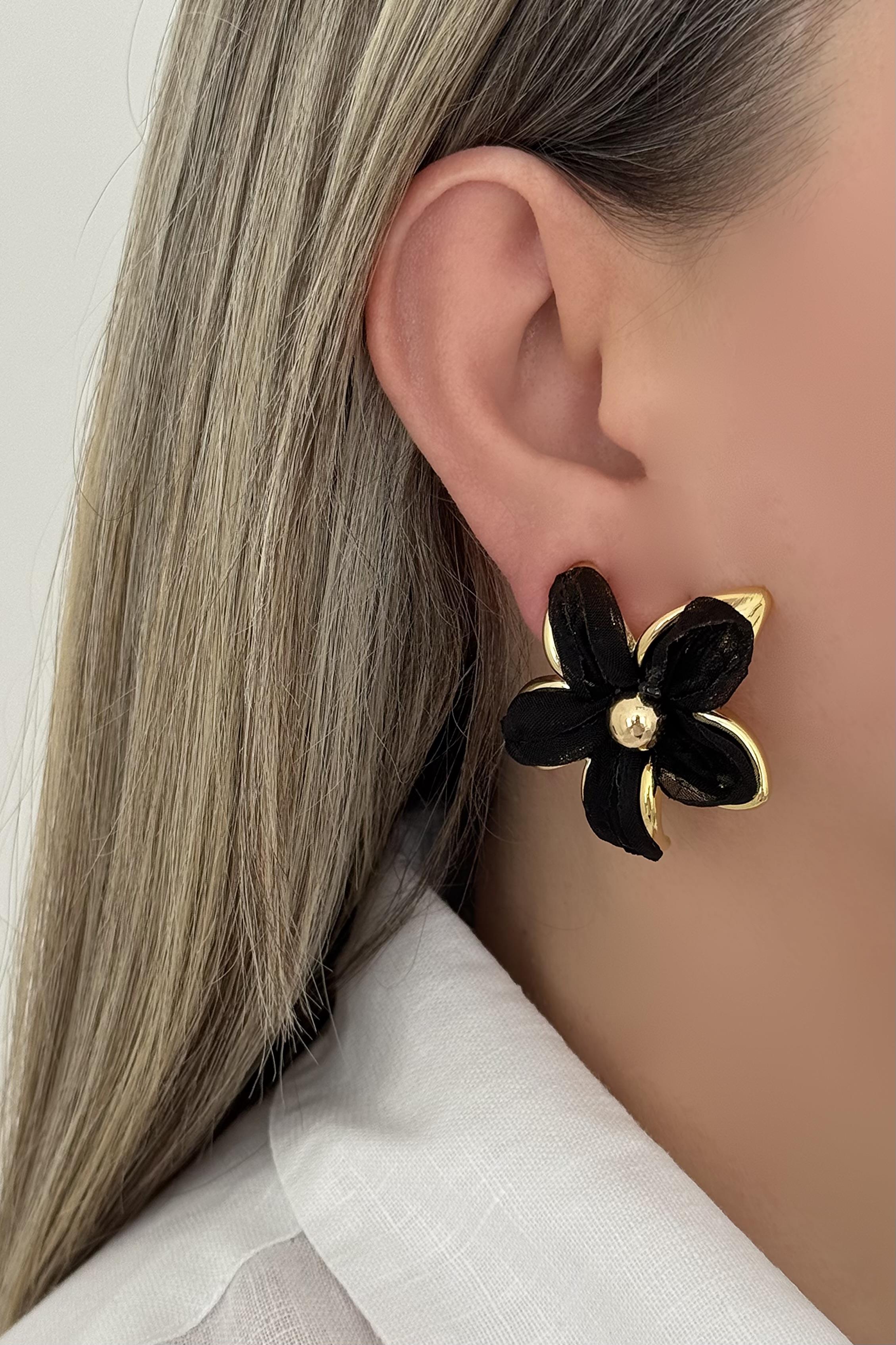 Petal Siyah Küpe