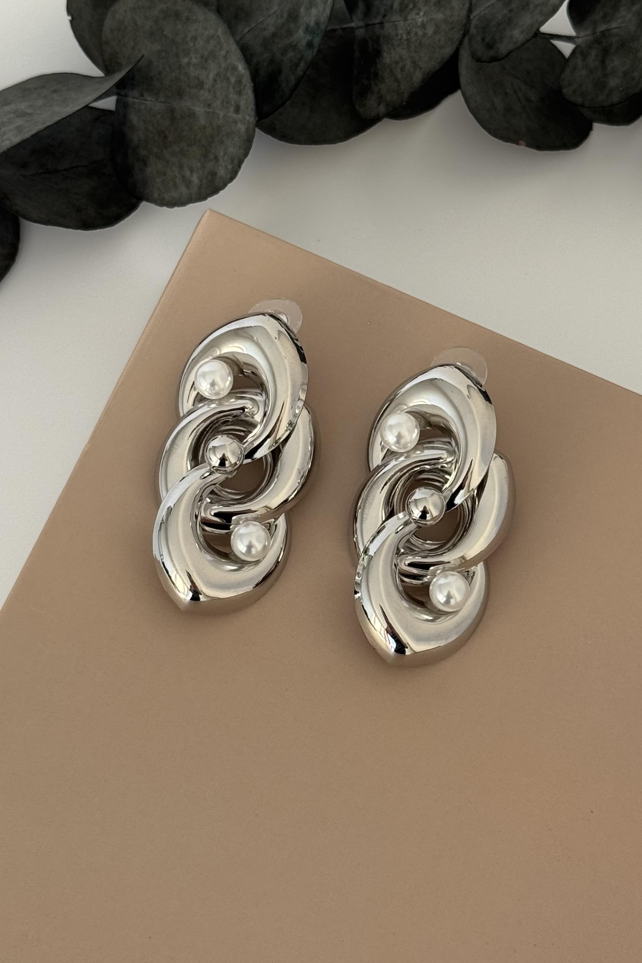Silver Pearl Loop Küpe