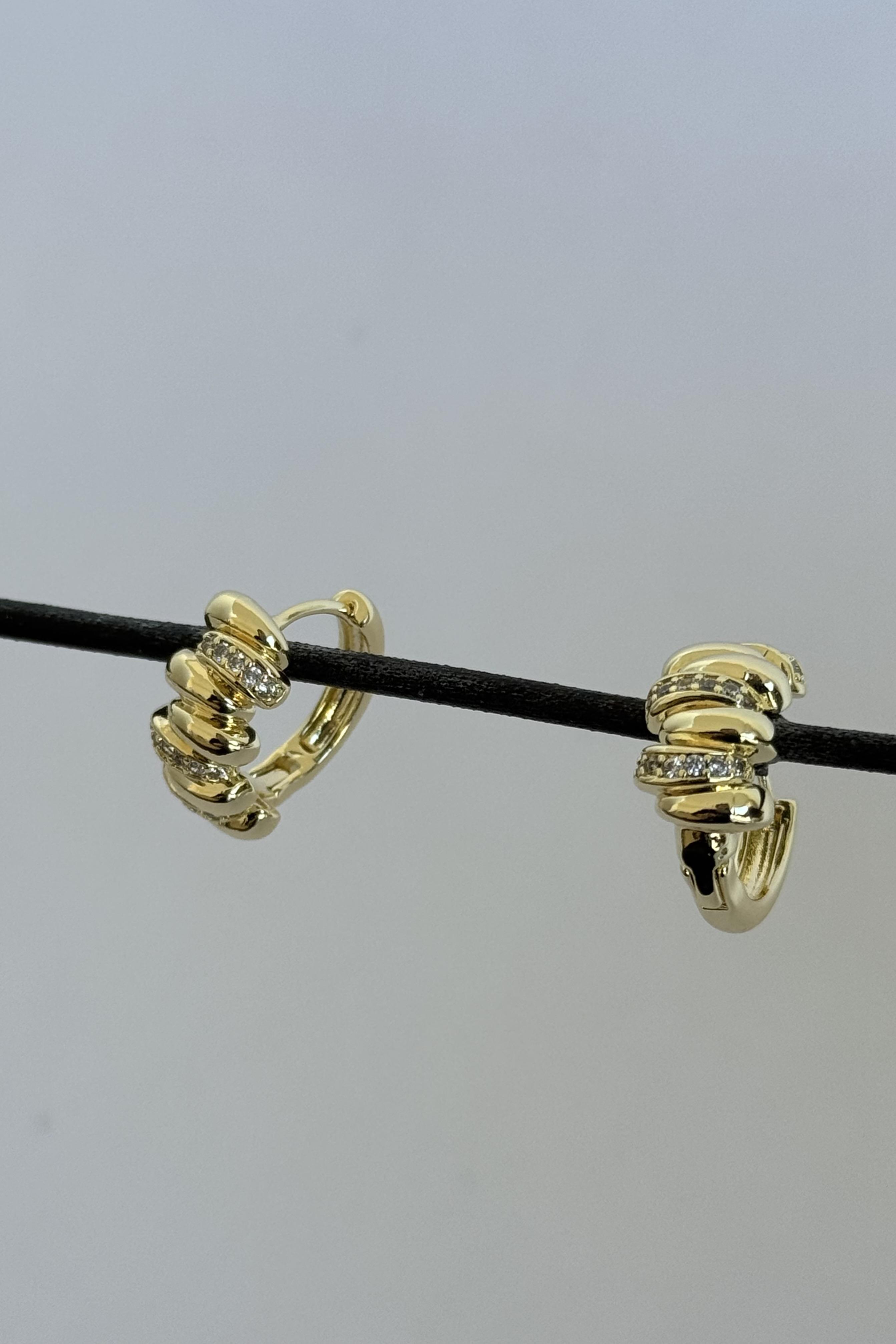 Taş Detaylı Halka Küpe