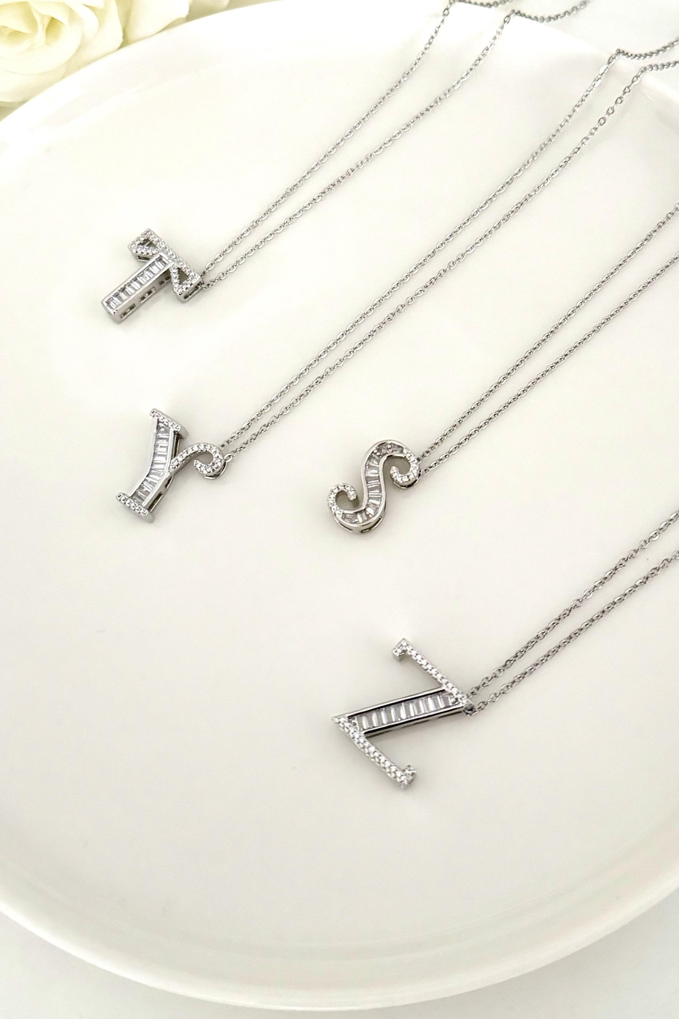 Taşlı Harf Silver Çelik Kolye 