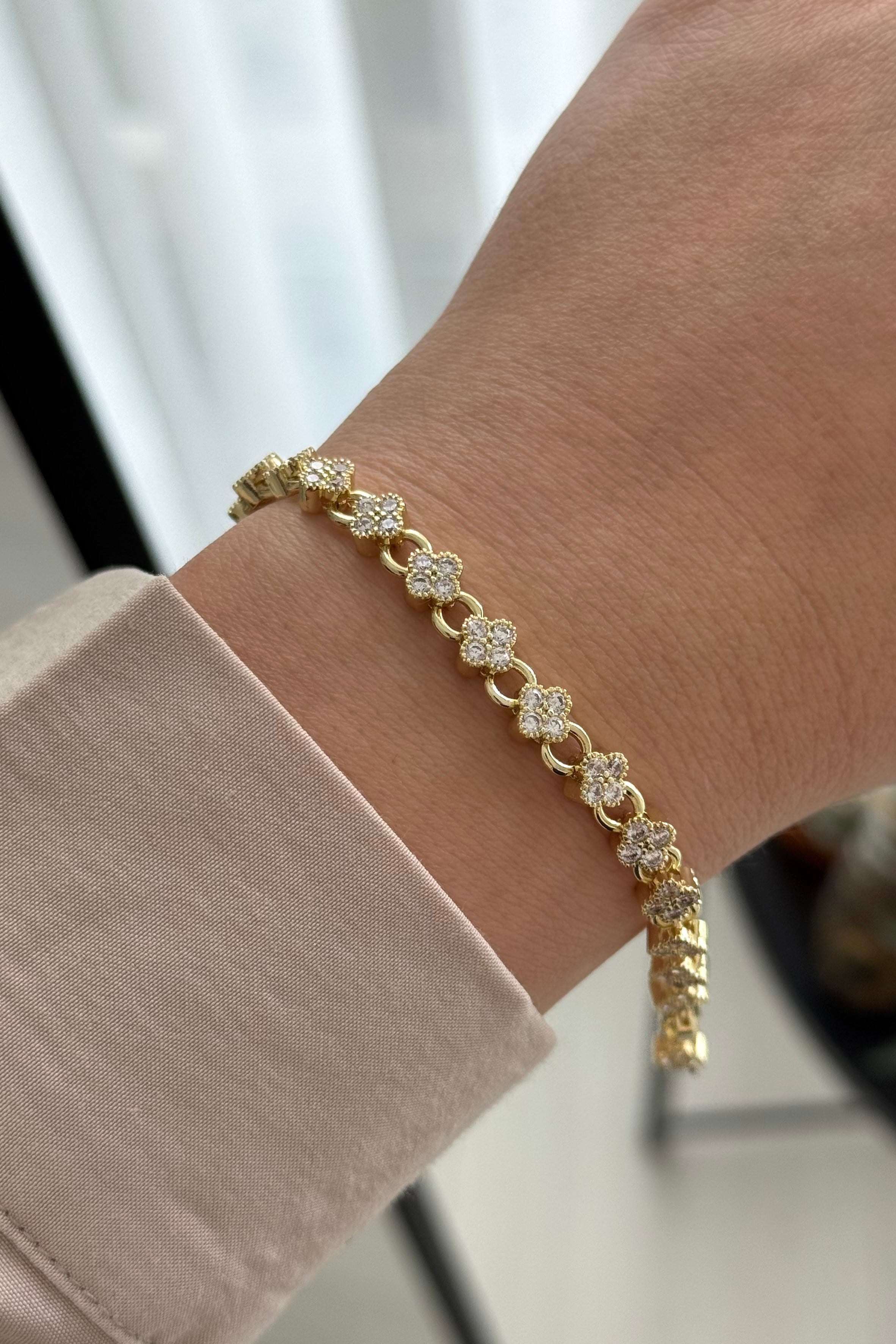 Yonca Taşlı Gold Bileklik