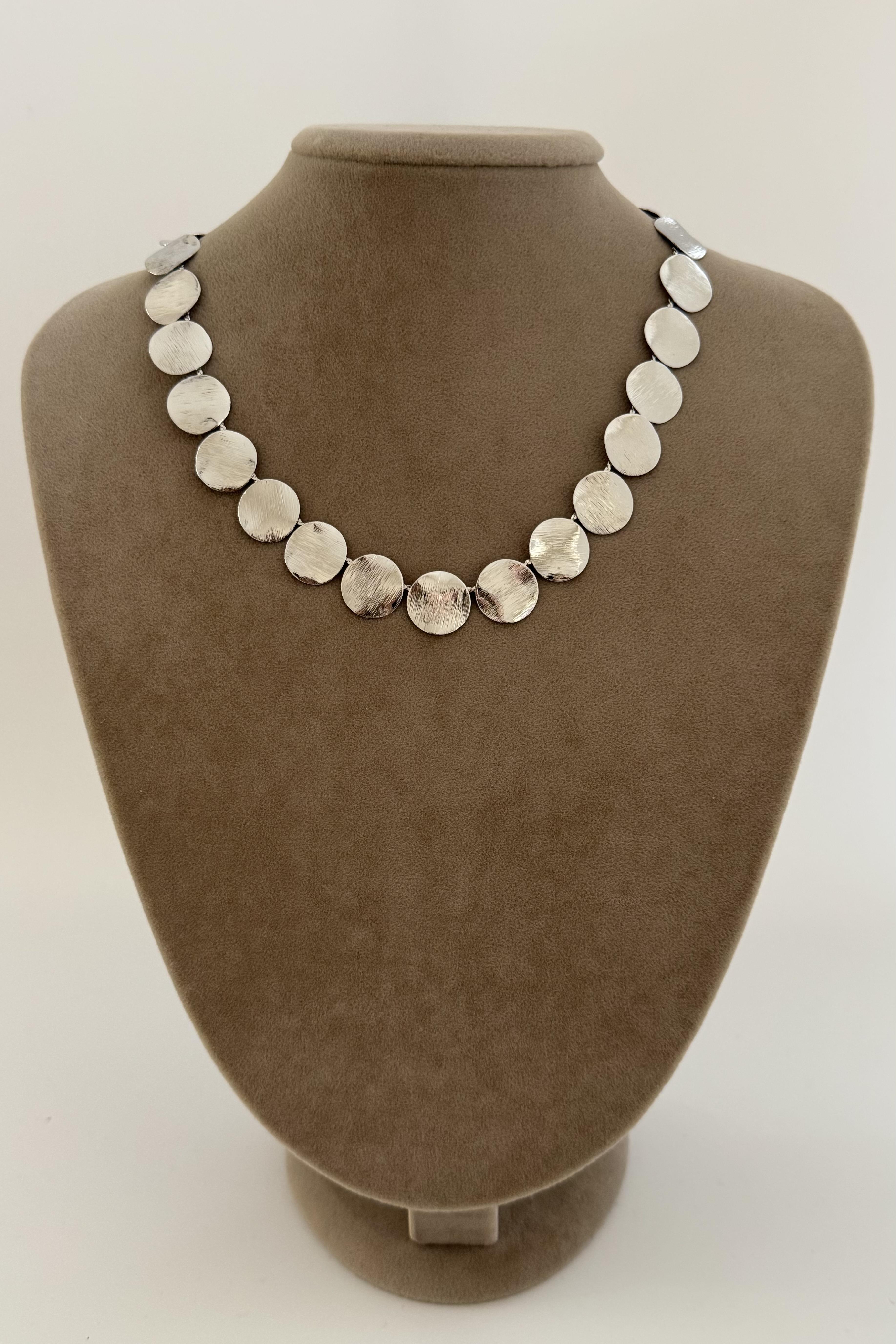 Yuvarlak Pul Motifli Silver Kolye