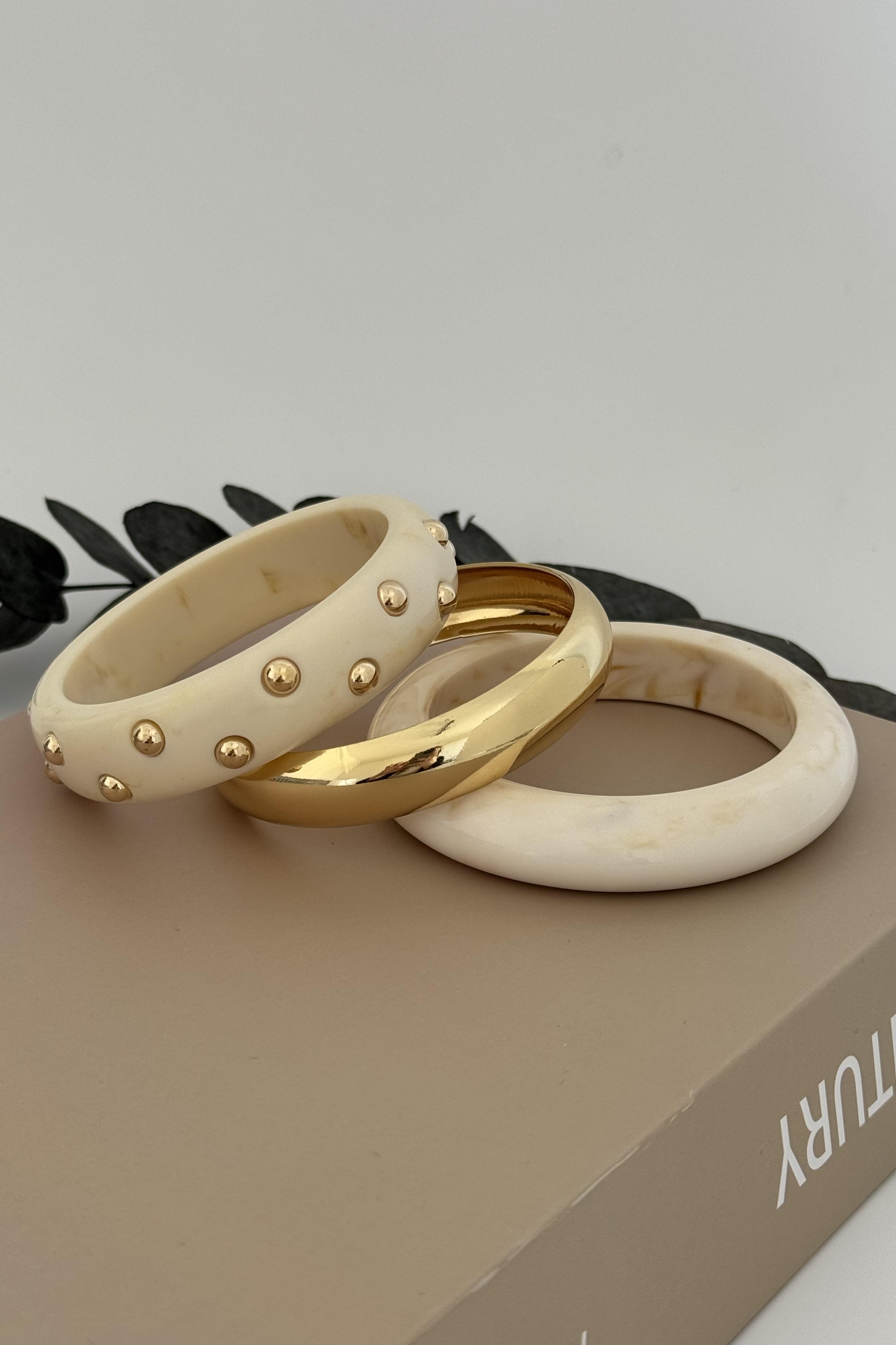 Beyaz Üçlü Bileklik