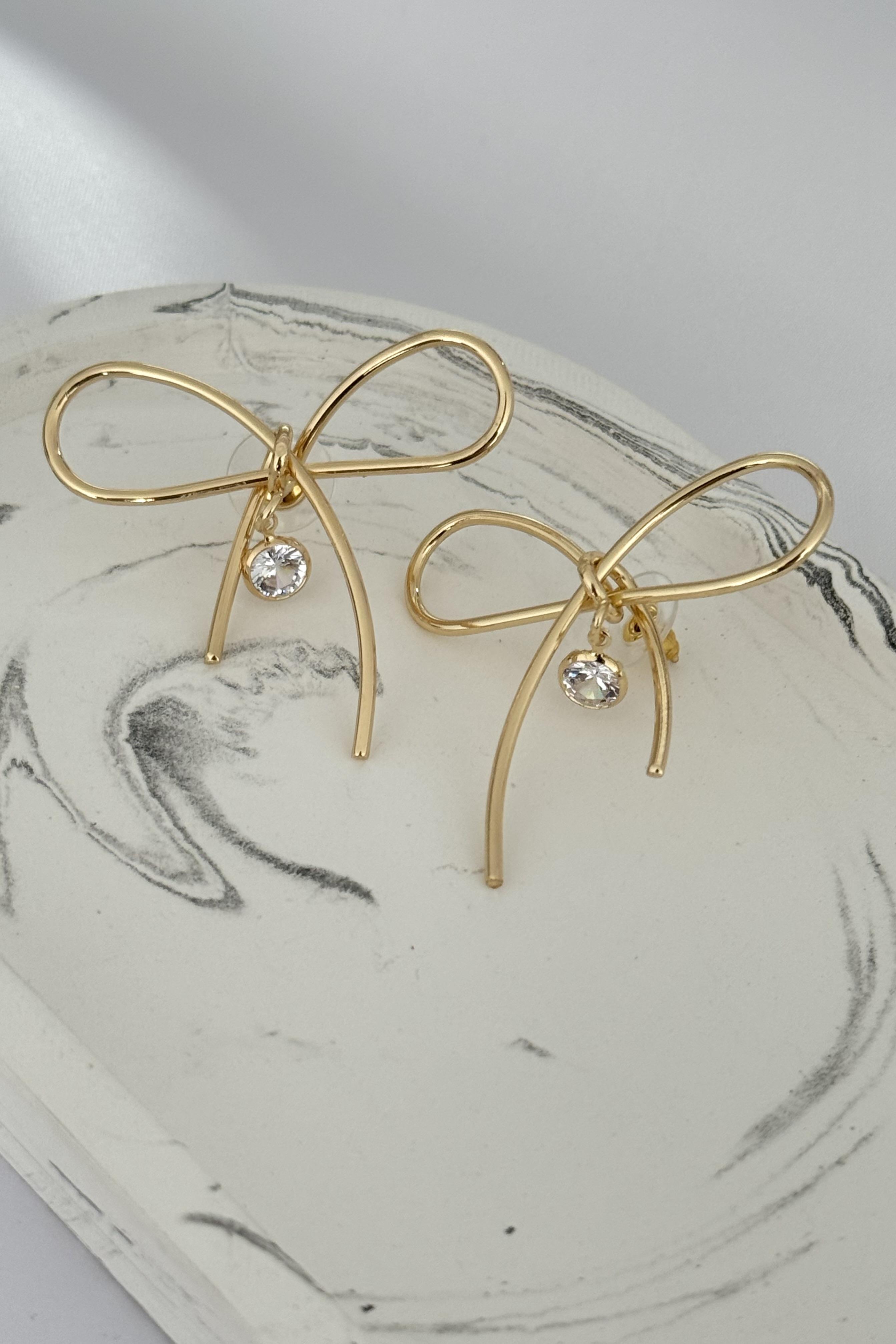 Fiyonk Taşlı Küpe