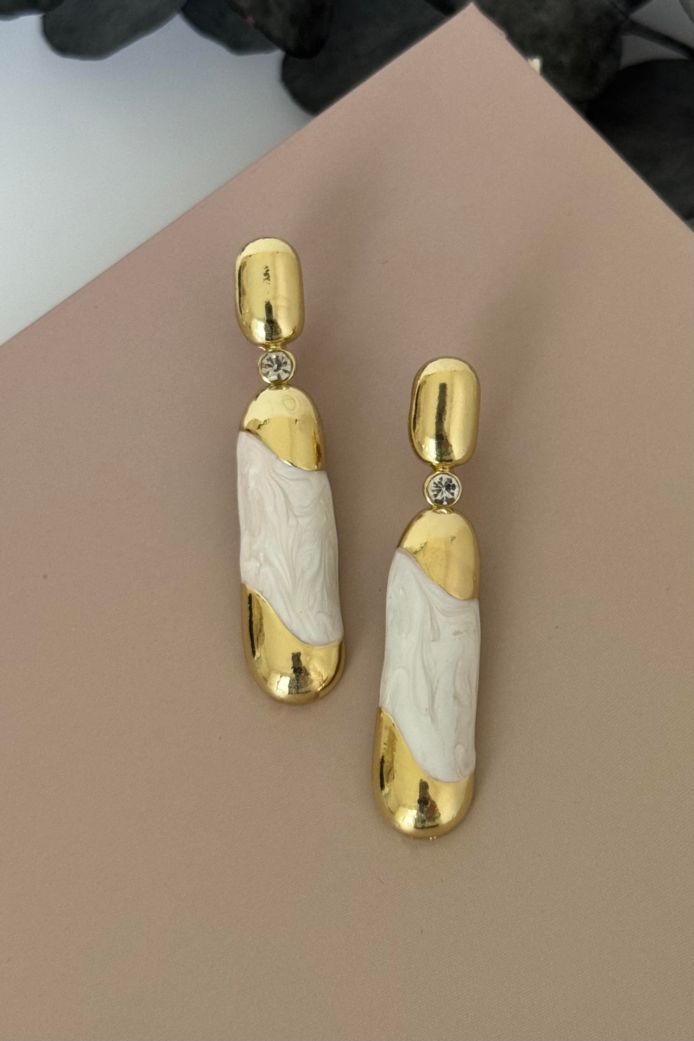 Lustre Beyaz Küpe