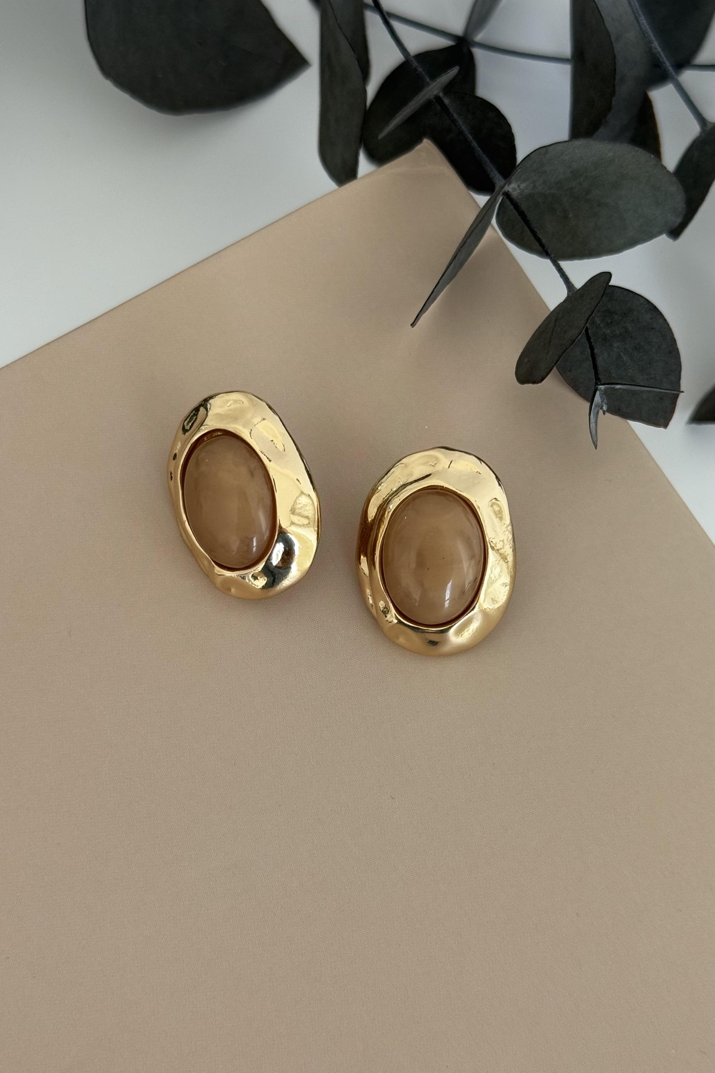 Oval Plaka Bej Sedefli Küpe