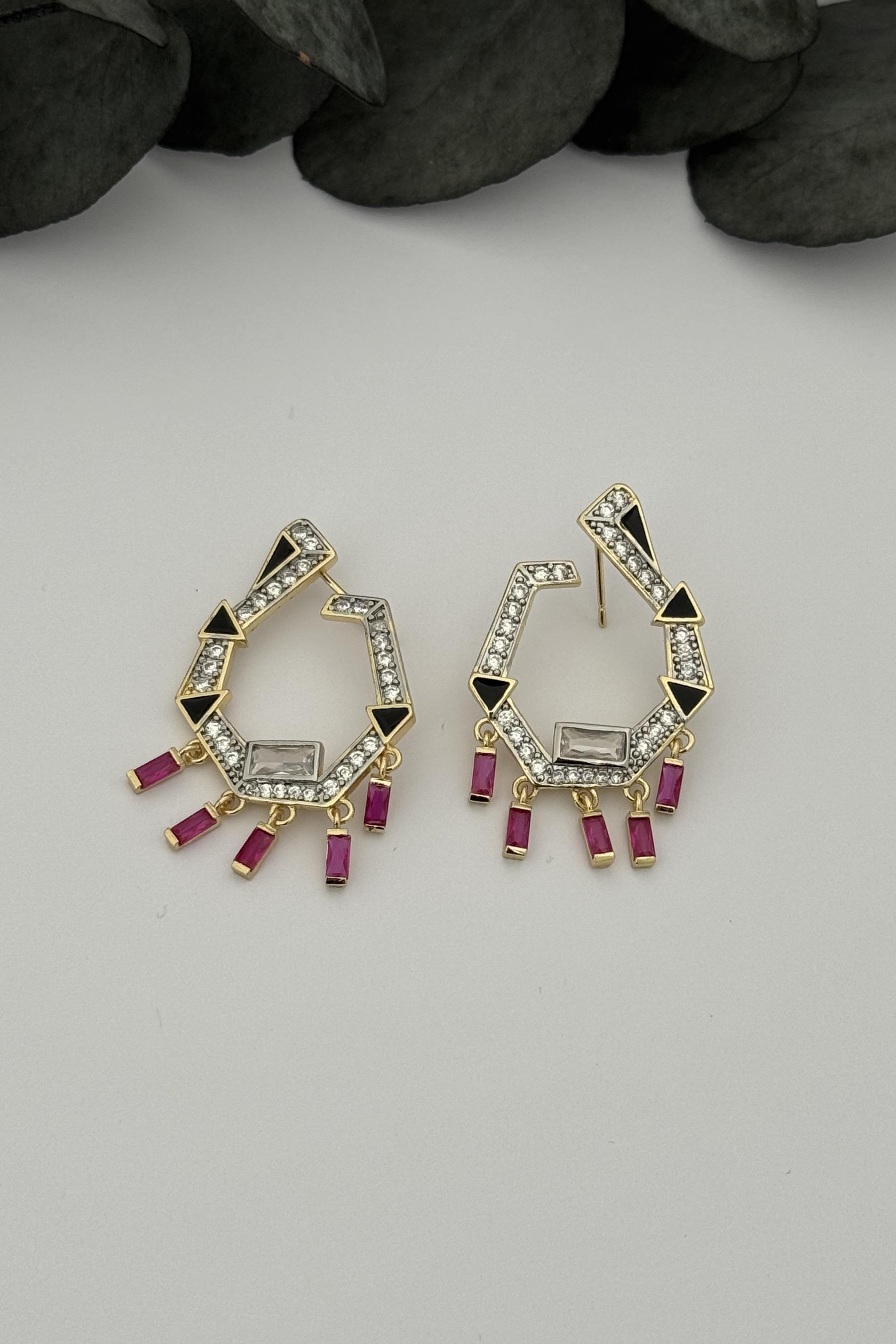 Pembe Taş Detaylı Küpe