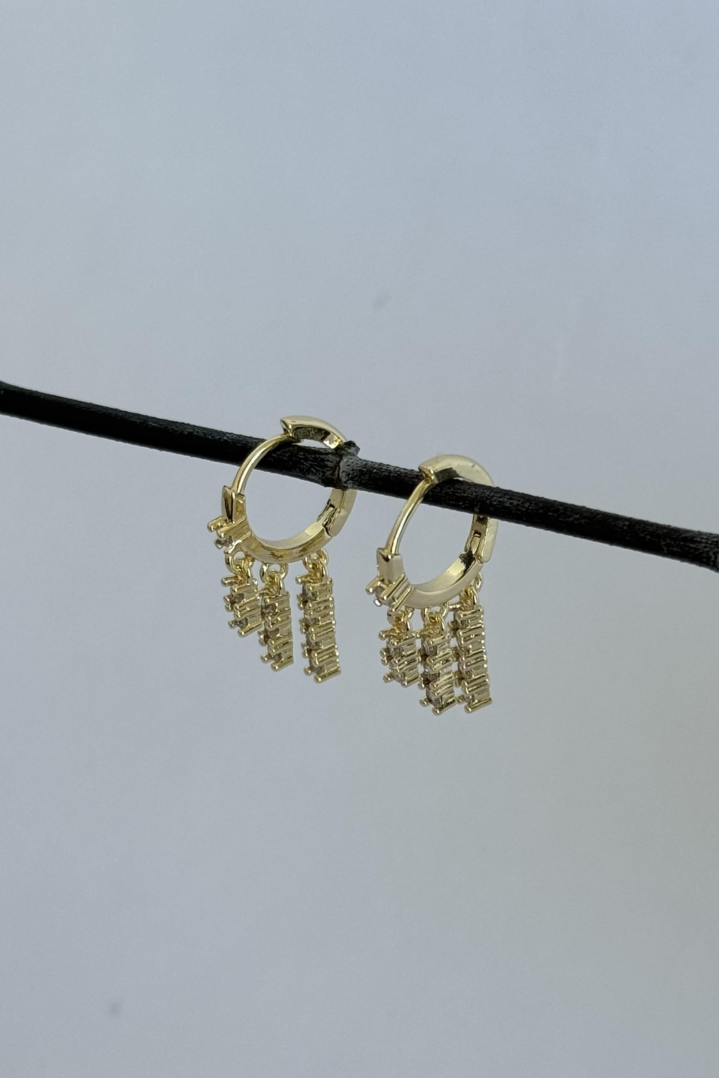 Taş Detaylı Halka Küpe