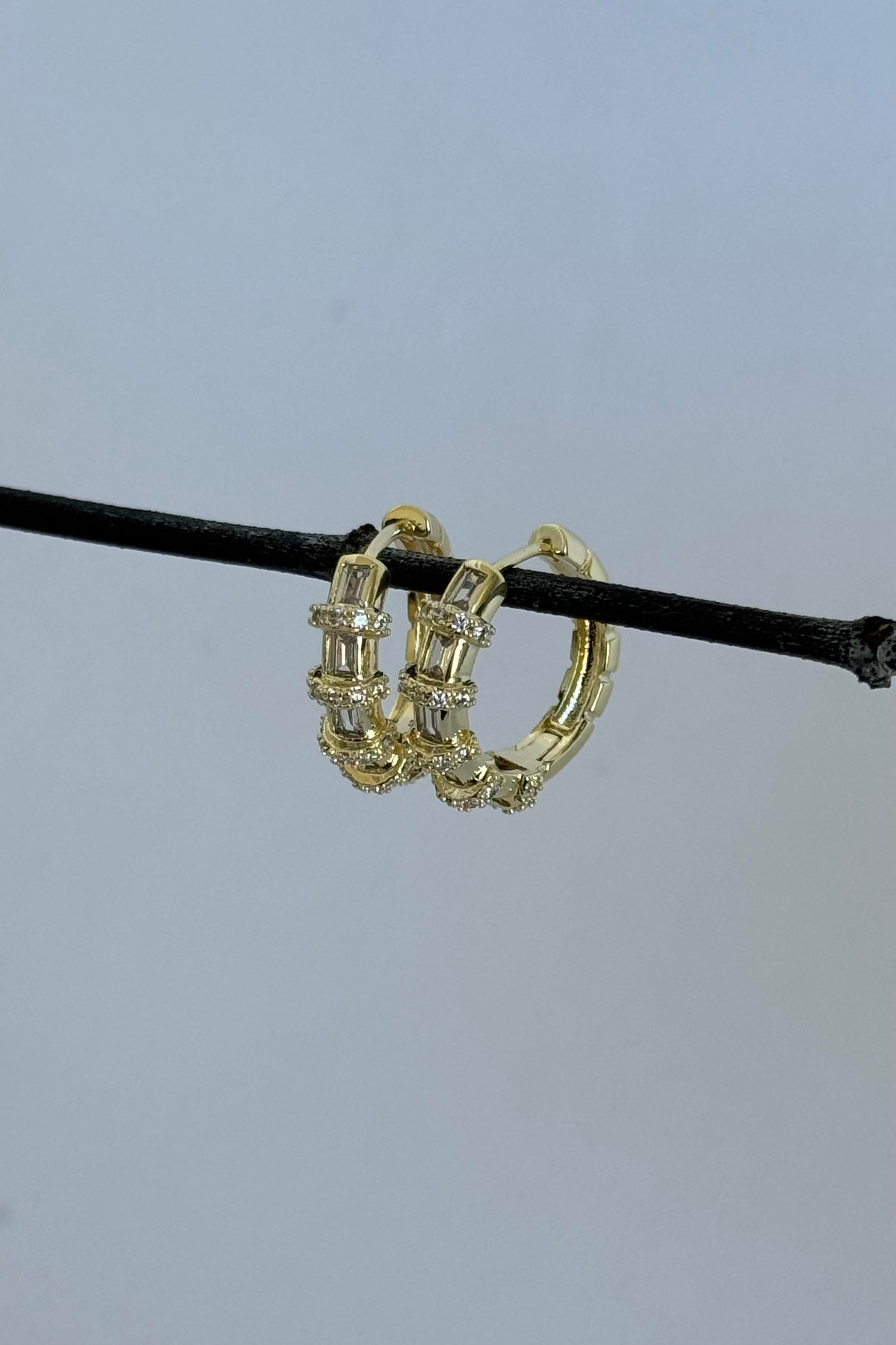 Taş Detaylı Halka Küpe