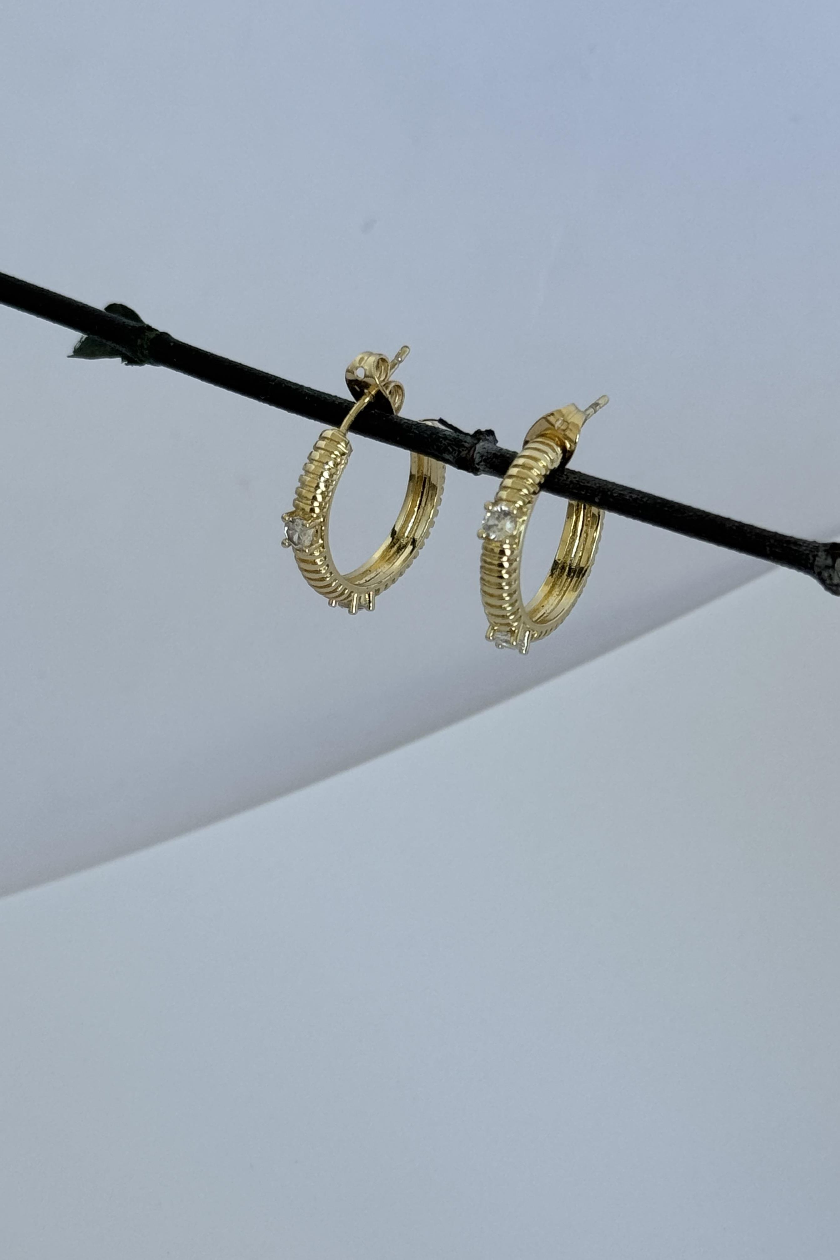 Taş Detaylı Halka Küpe