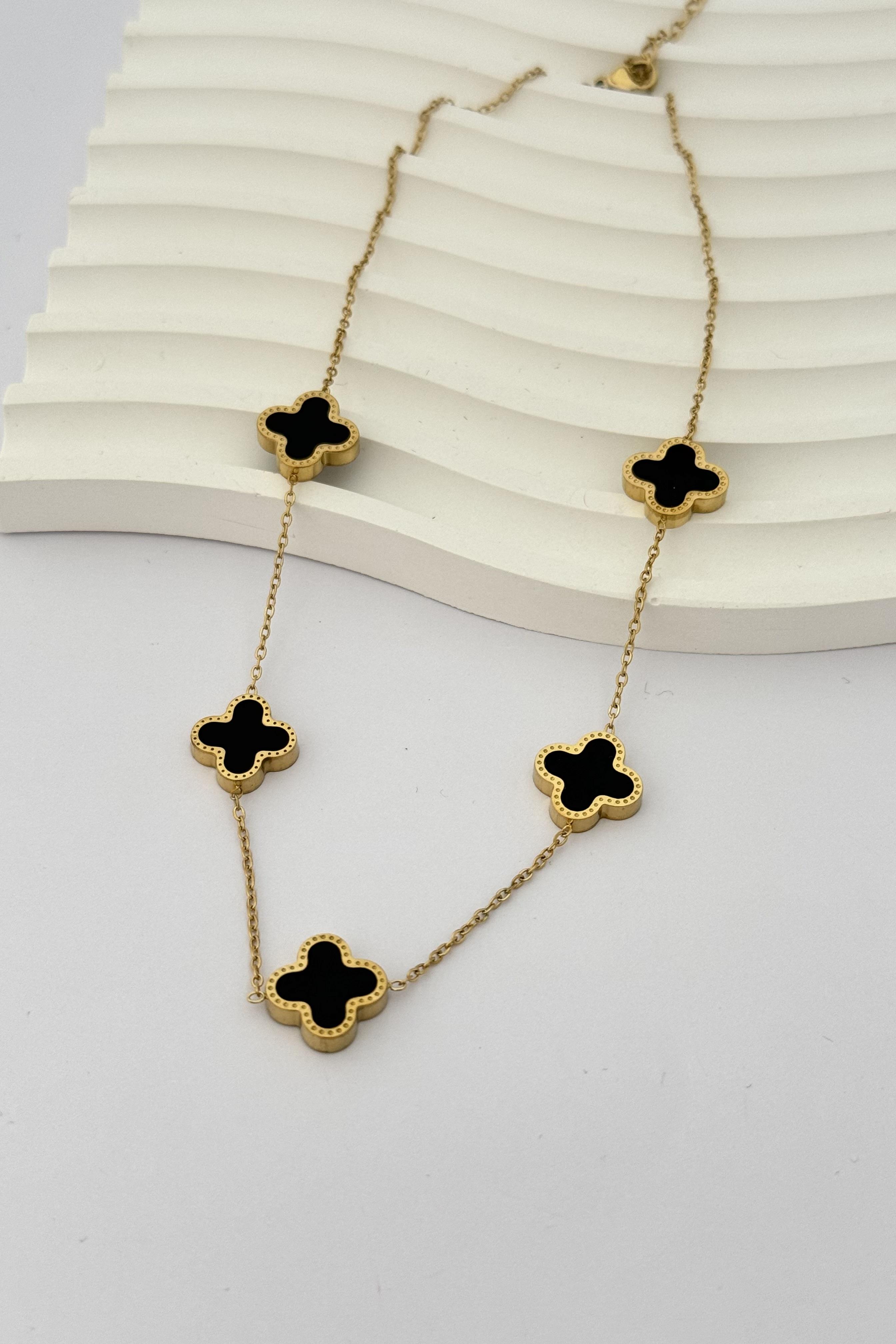 V Cleef Black Kolye
