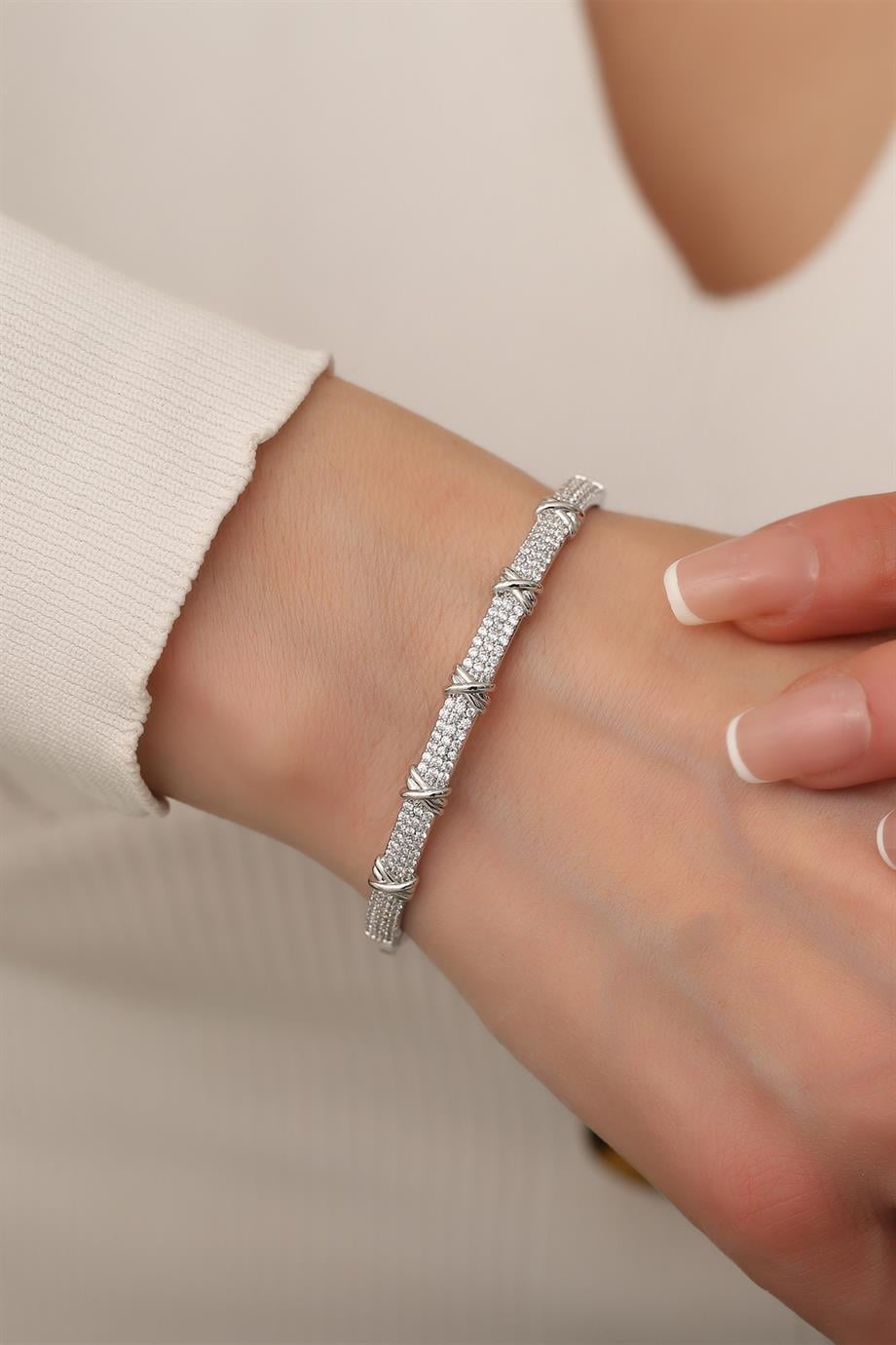 Zircon Stone Silver Çelik Kelepçe Bileklik