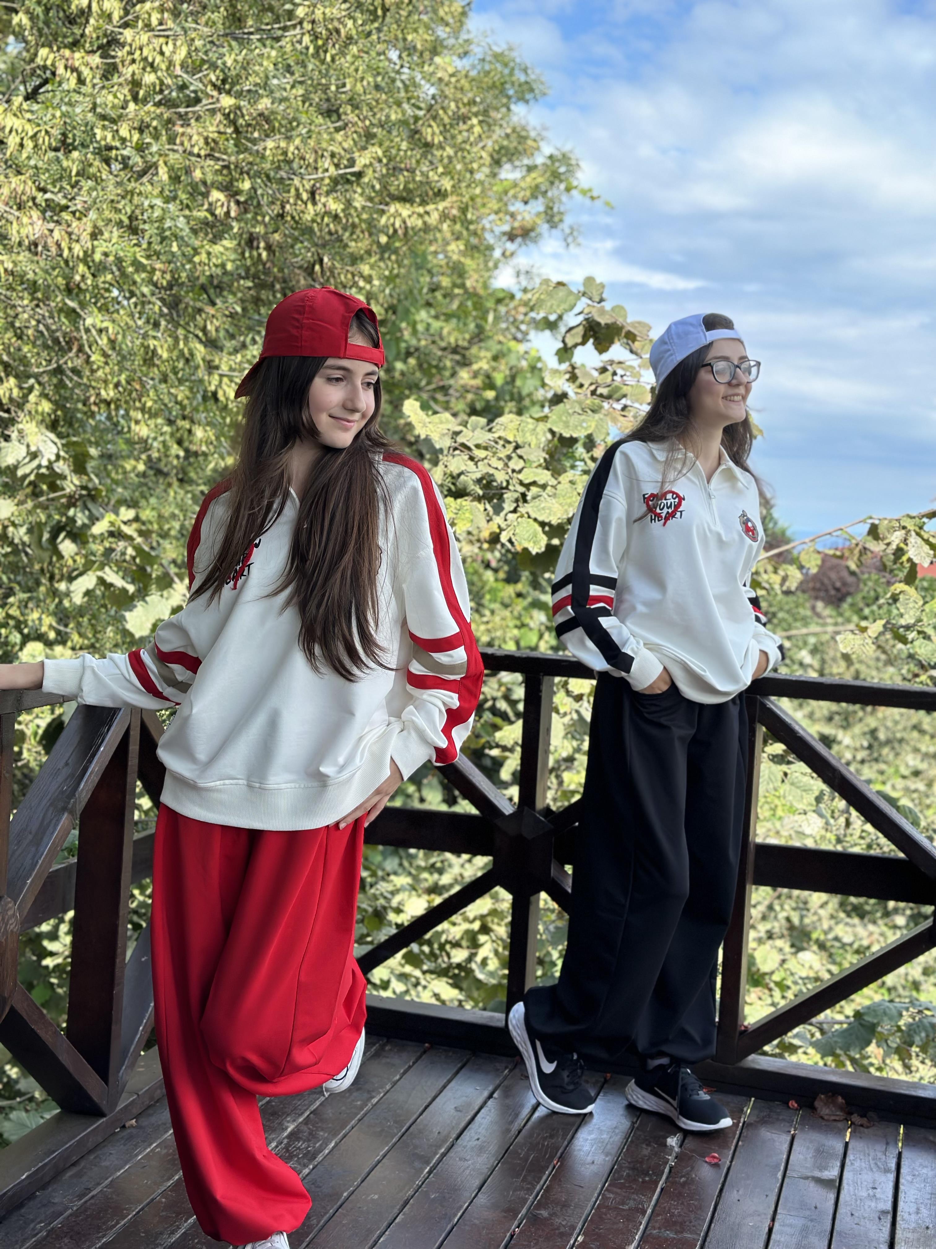 KIRMIZI ÇİZGİLİ FERMUARLI SWEATSHIRT