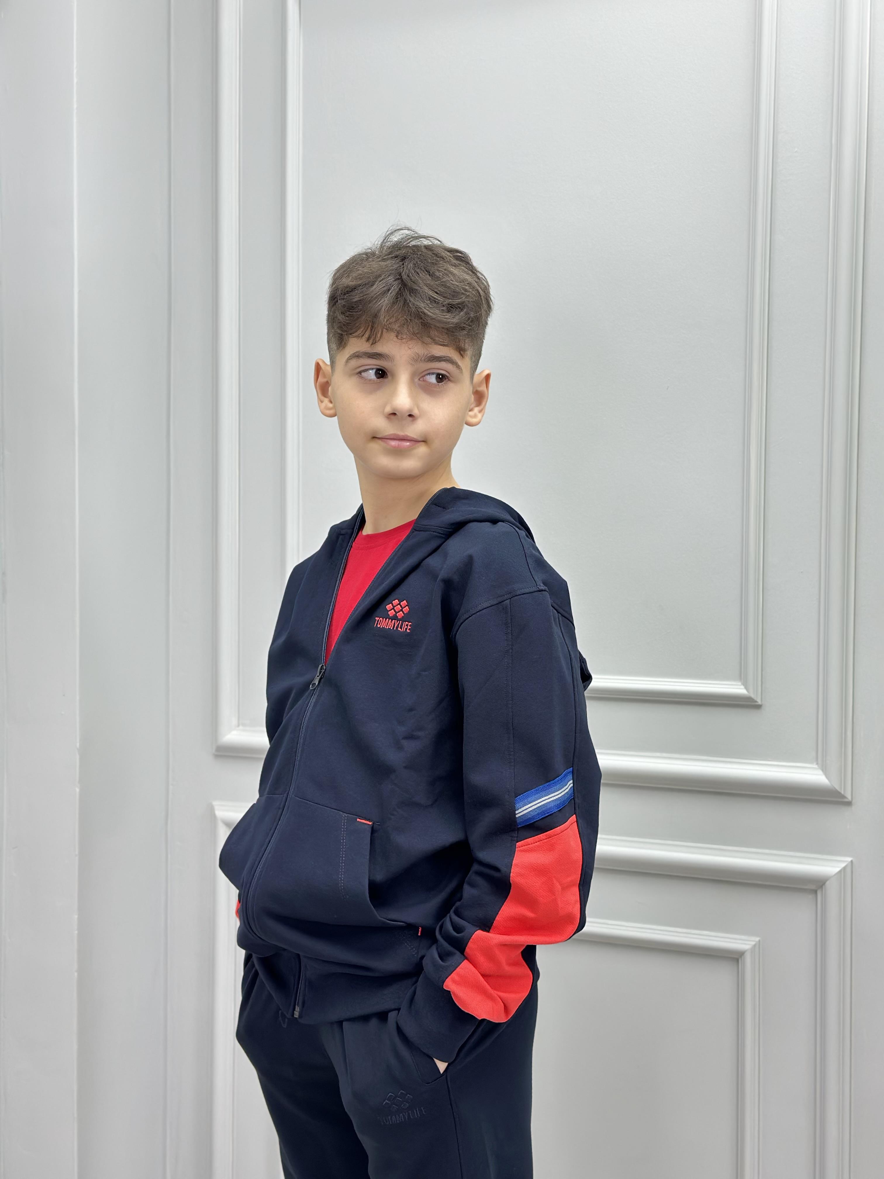 LACİVERT KAPÜŞONLU ERKEK ÇOCUK HIRKA