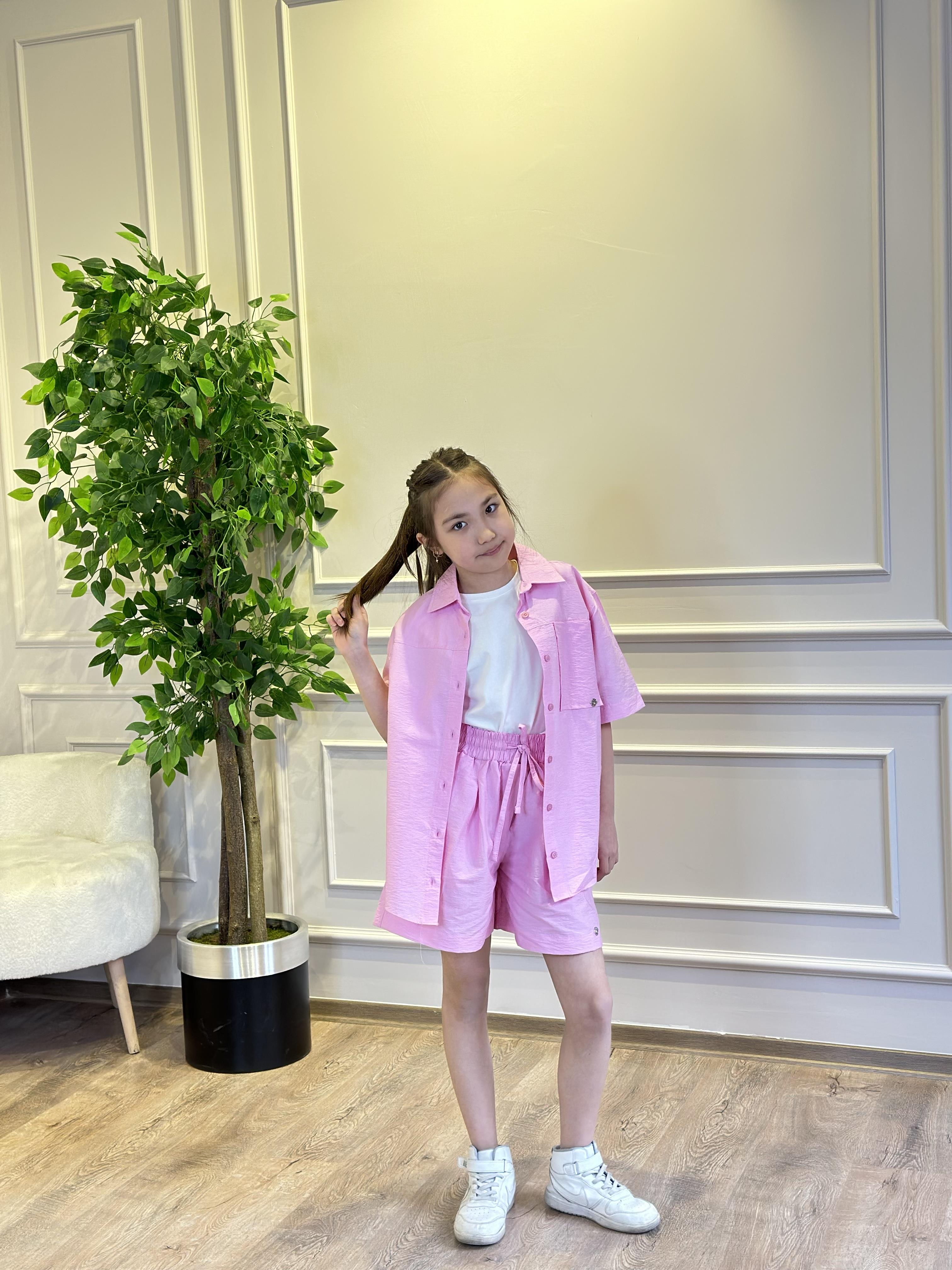 PEMBE ŞORTLU TAKIM