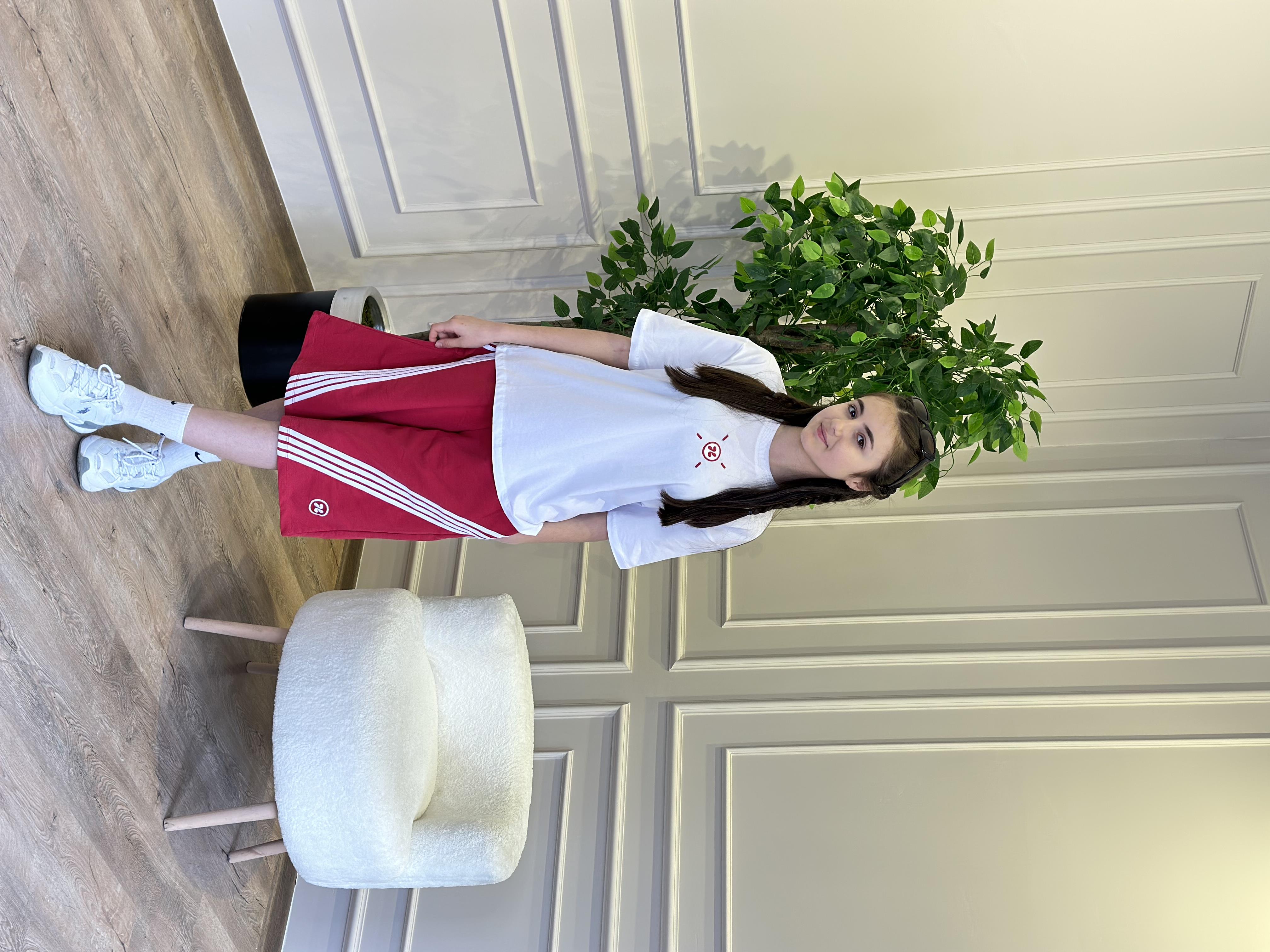 ŞERİTLİ KIRMIZI ŞORTLU TAKIM