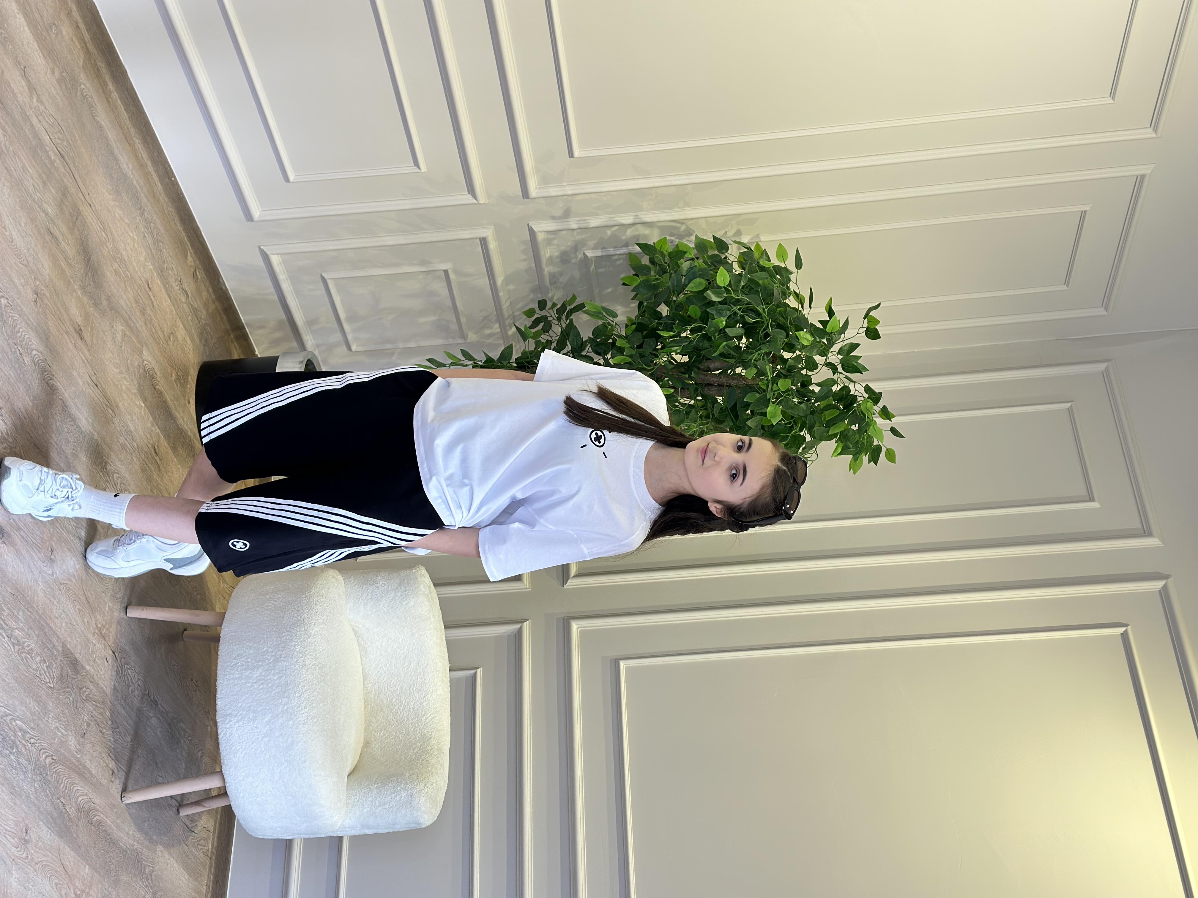 ŞERİTLİ SİYAH  ŞORTLU TAKIM