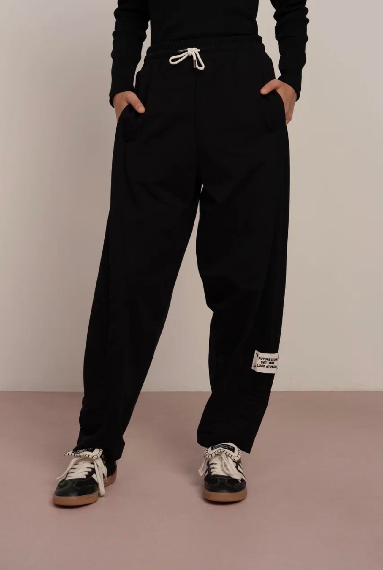 YANLARI FİTİLLİ EŞOFMAN ALTI SİYAH