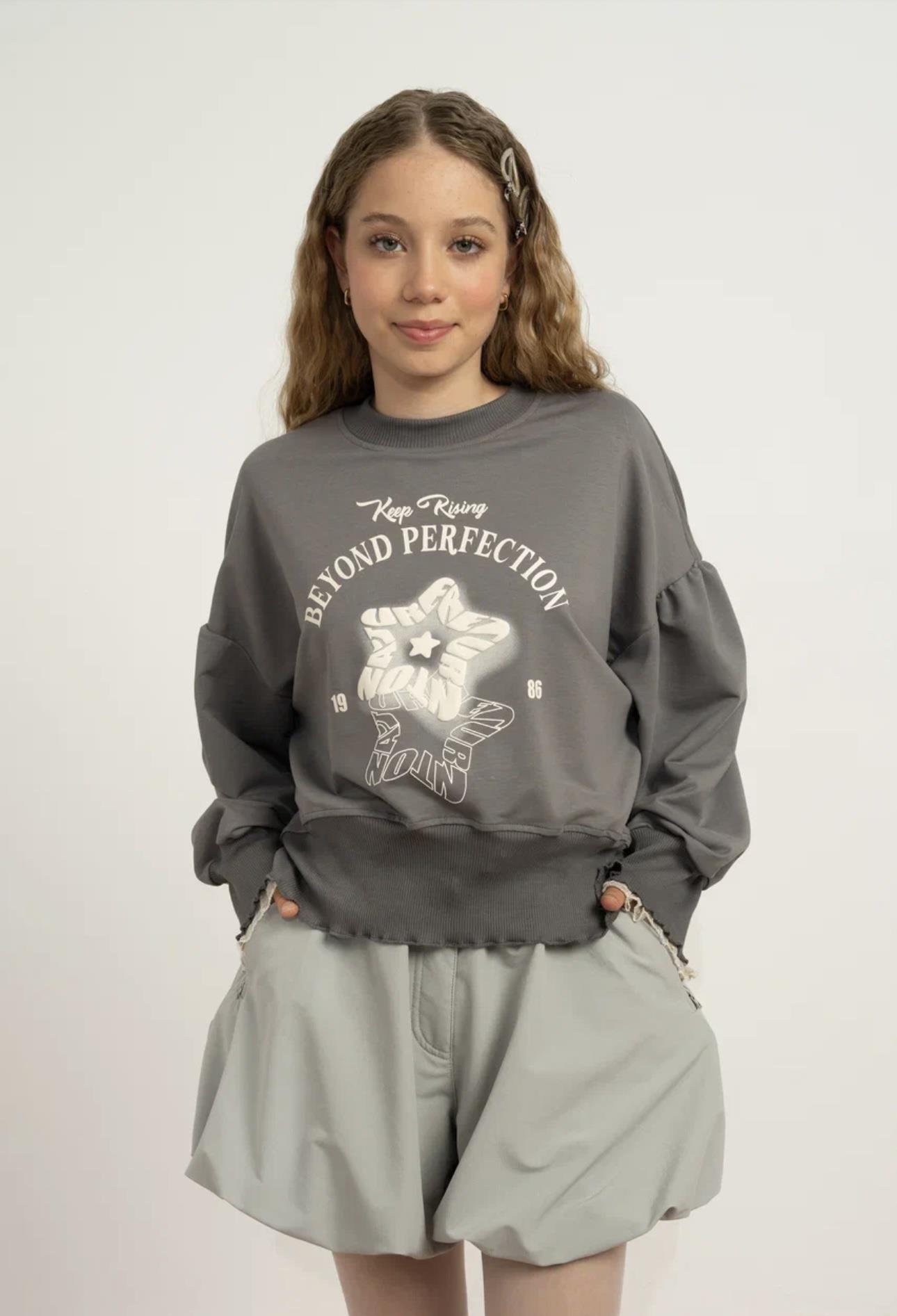 YILDIZ BASKILI ALT FİTİLLİ İKİ İPLİK SWEATSHİRT FÜME